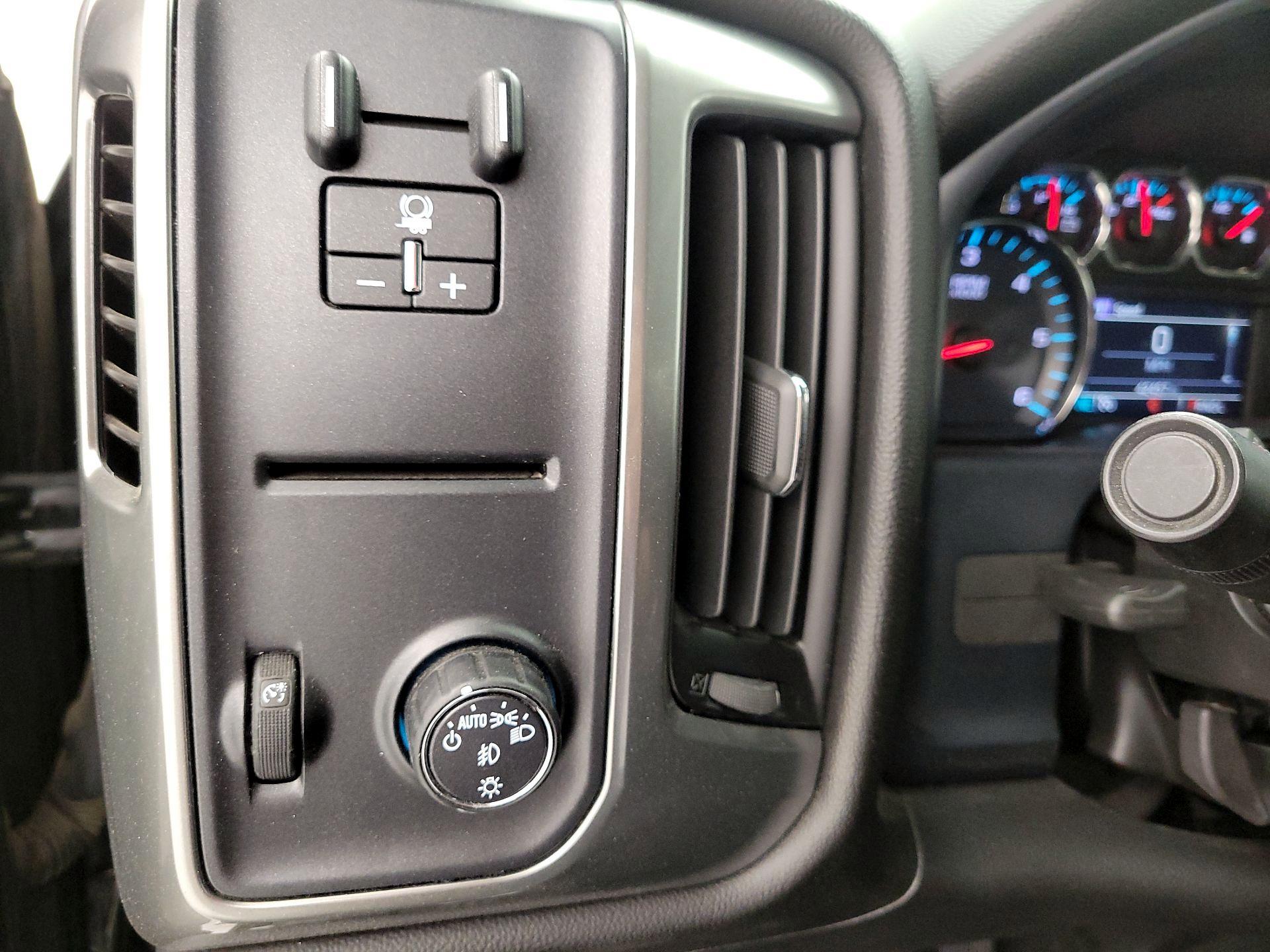 Thumbnail: 2018 Chevrolet Silverado 1500 - 13