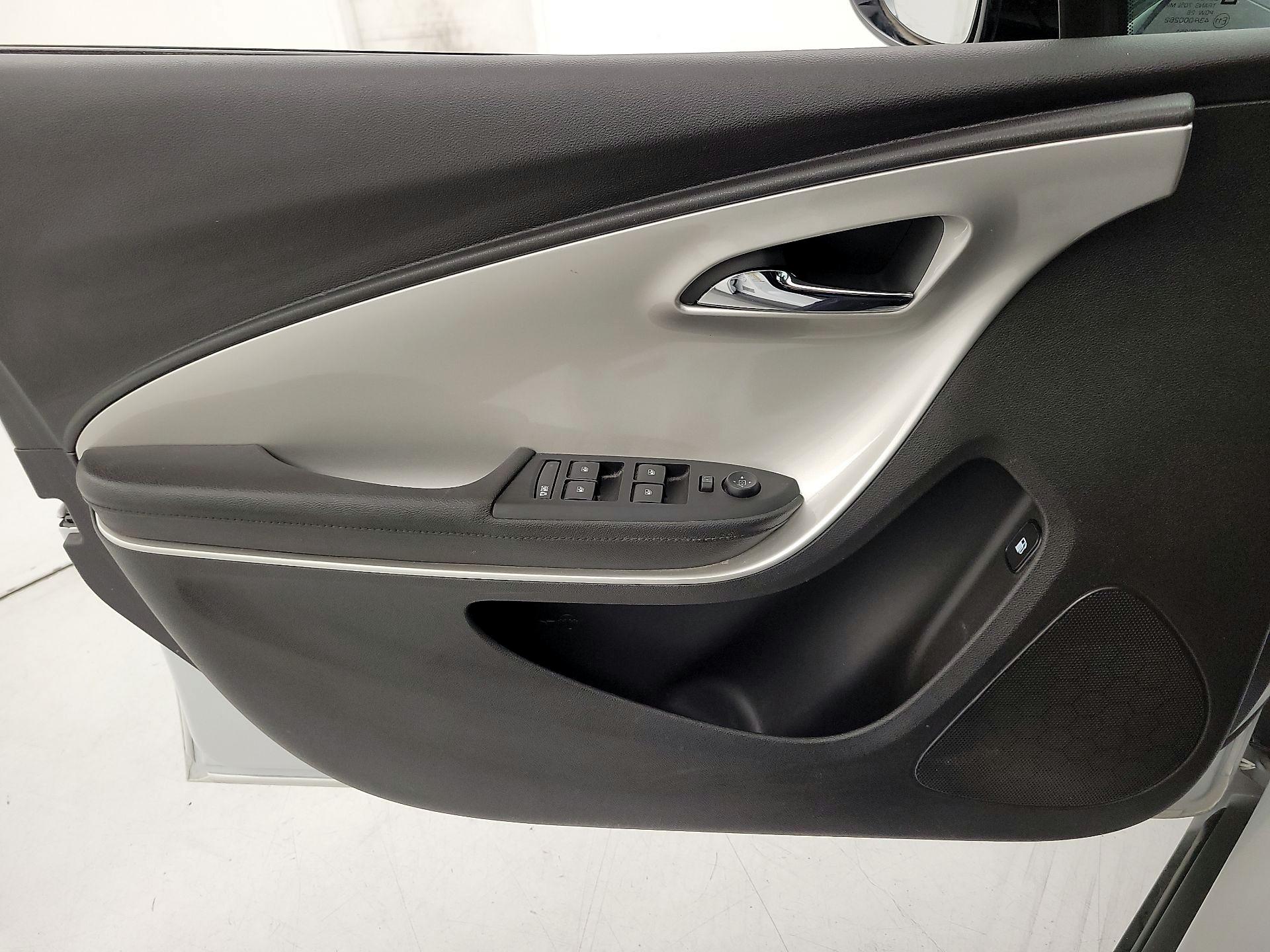 Thumbnail: 2015 Chevrolet Volt - 12