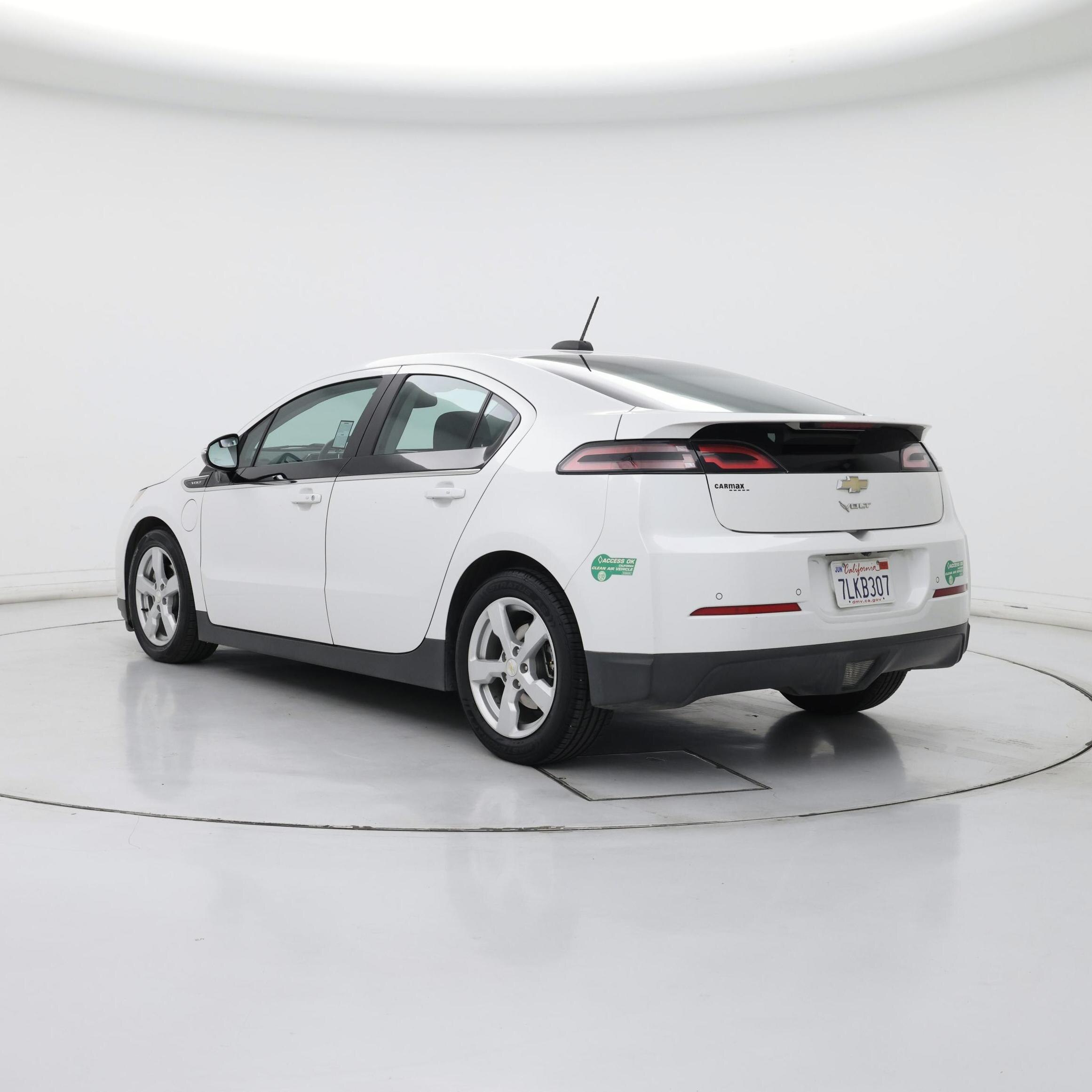 Thumbnail: 2015 Chevrolet Volt - 2