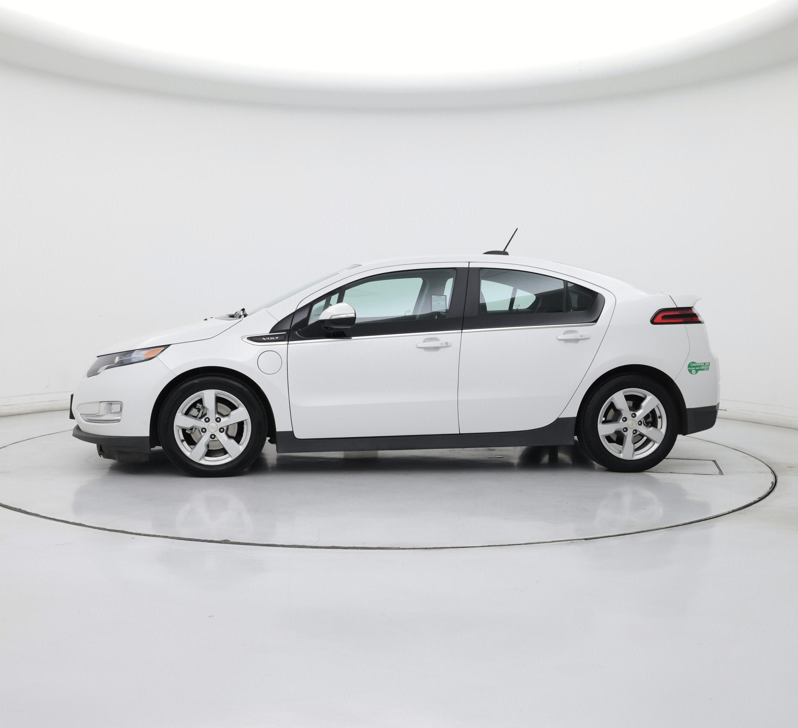 Thumbnail: 2015 Chevrolet Volt - 3