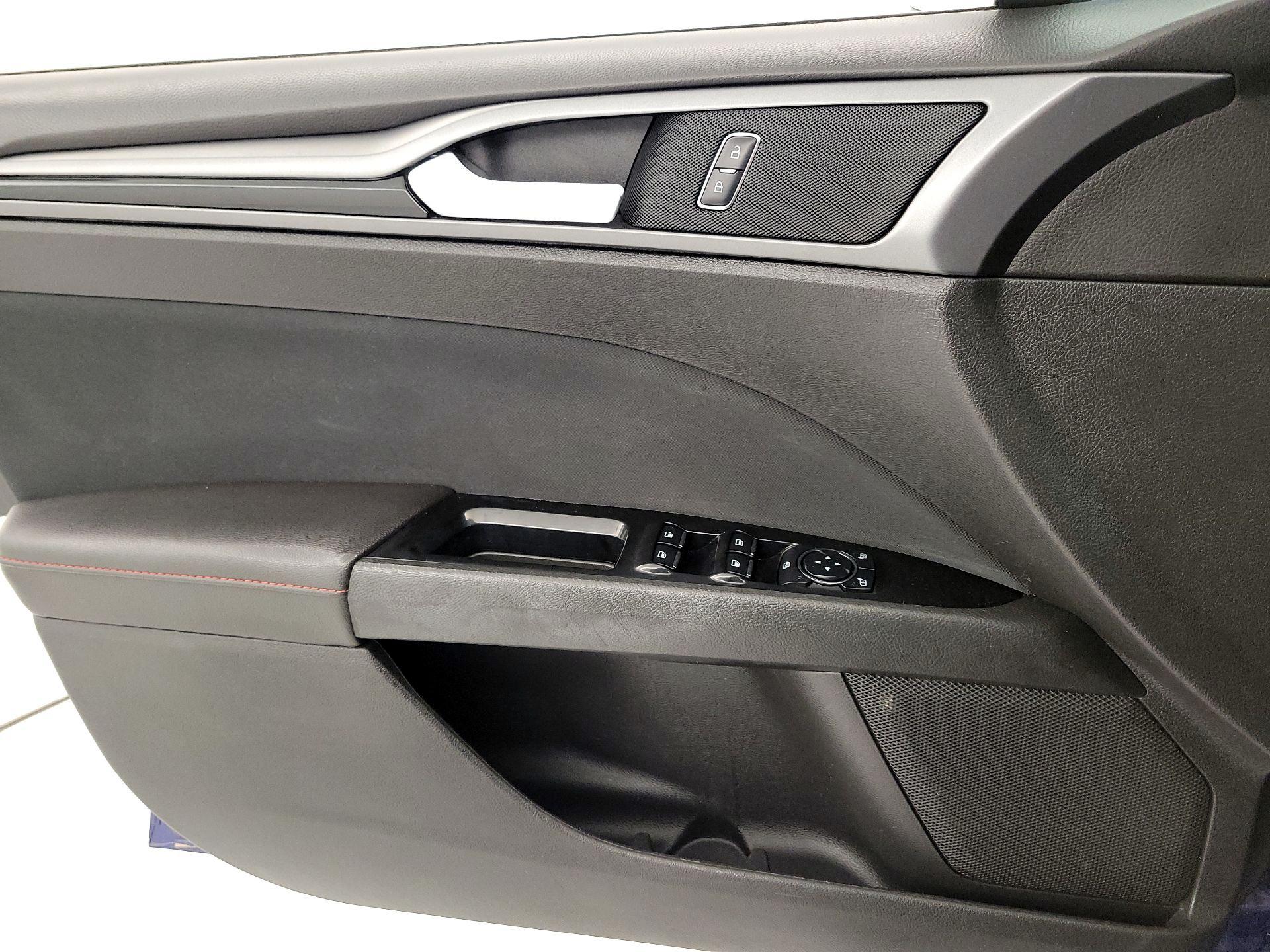 Thumbnail: 2016 Ford Fusion - 12