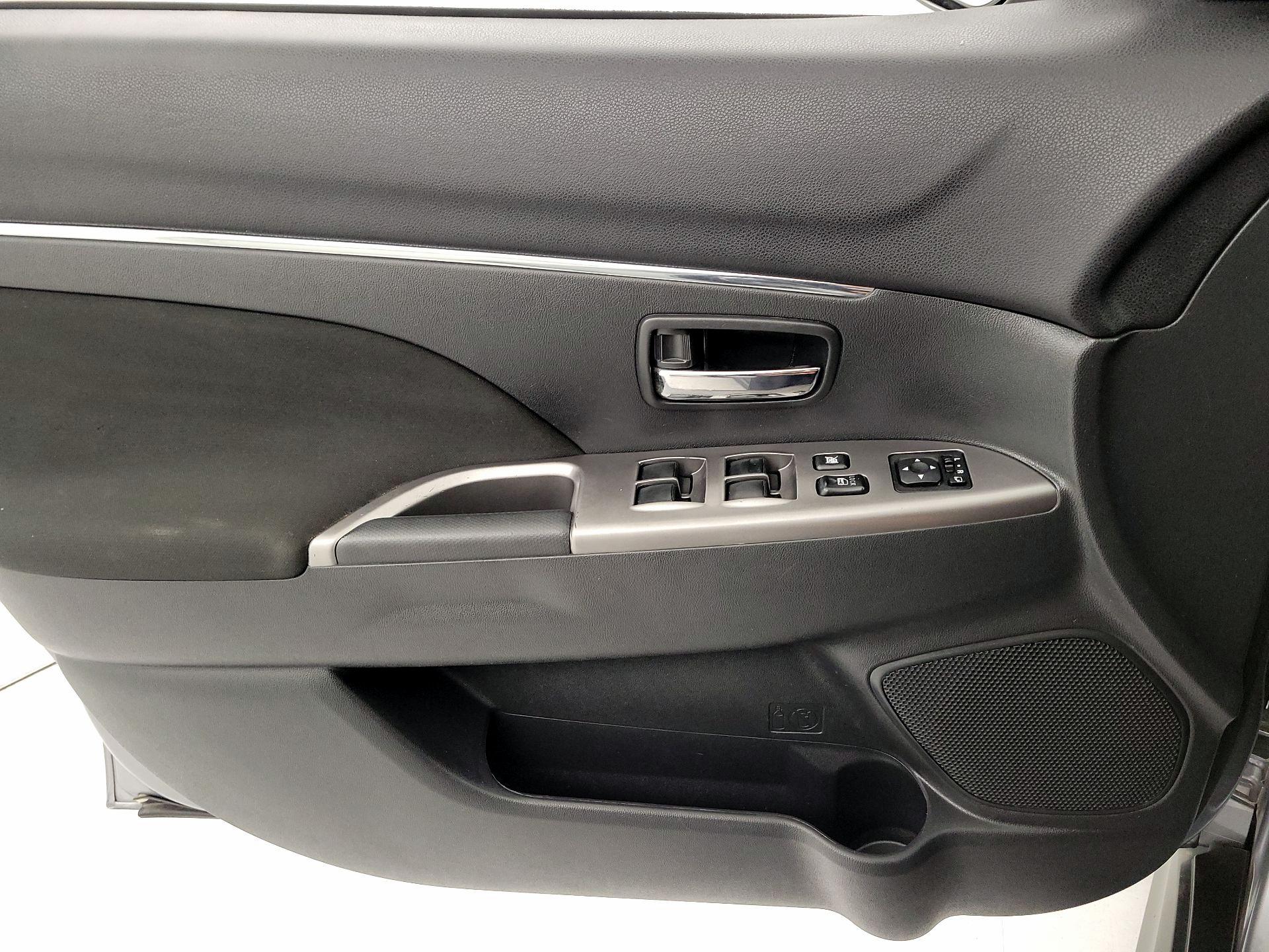 Thumbnail: 2019 Mitsubishi Outlander Sport - 12
