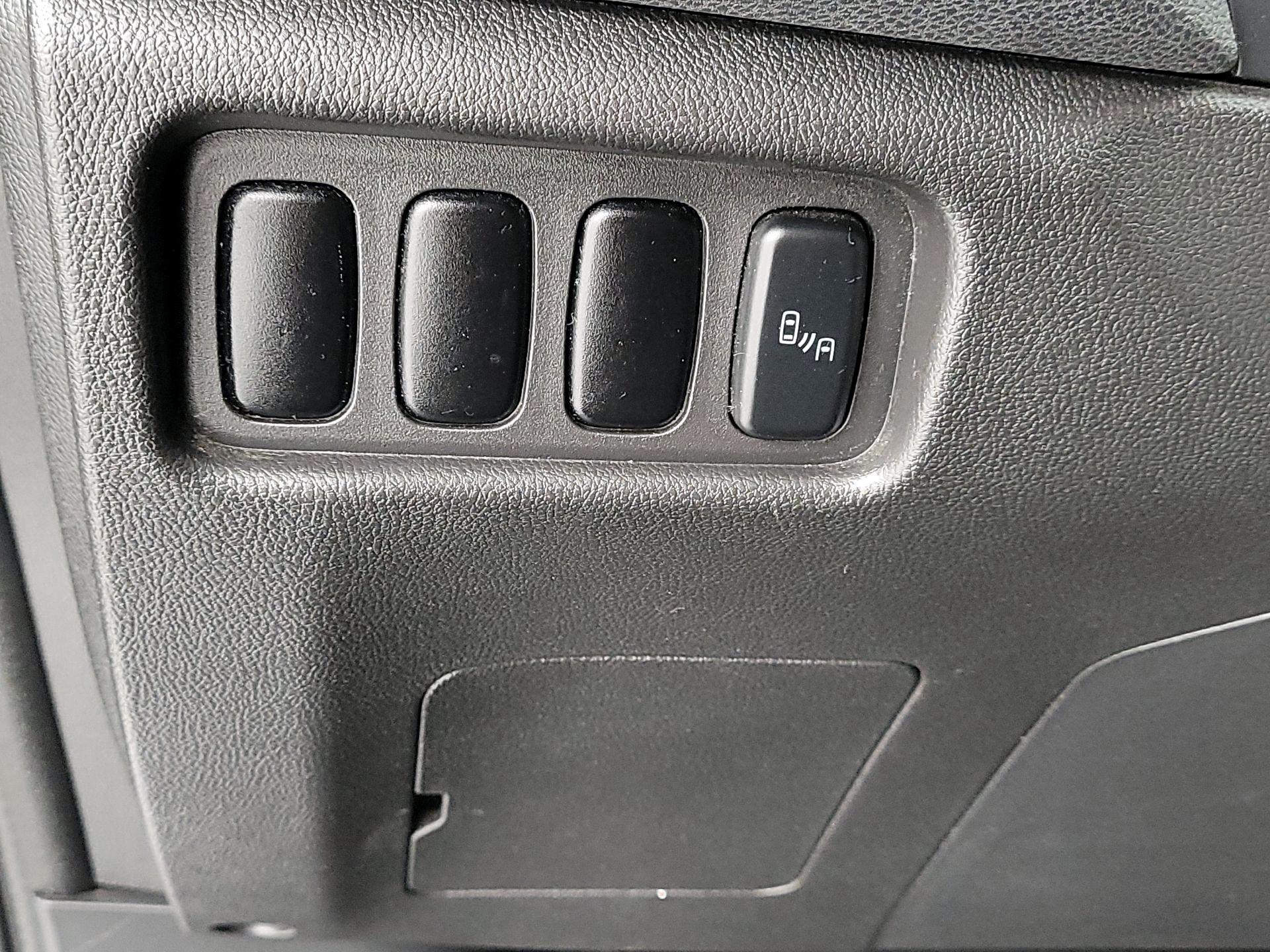 Thumbnail: 2019 Mitsubishi Outlander Sport - 13