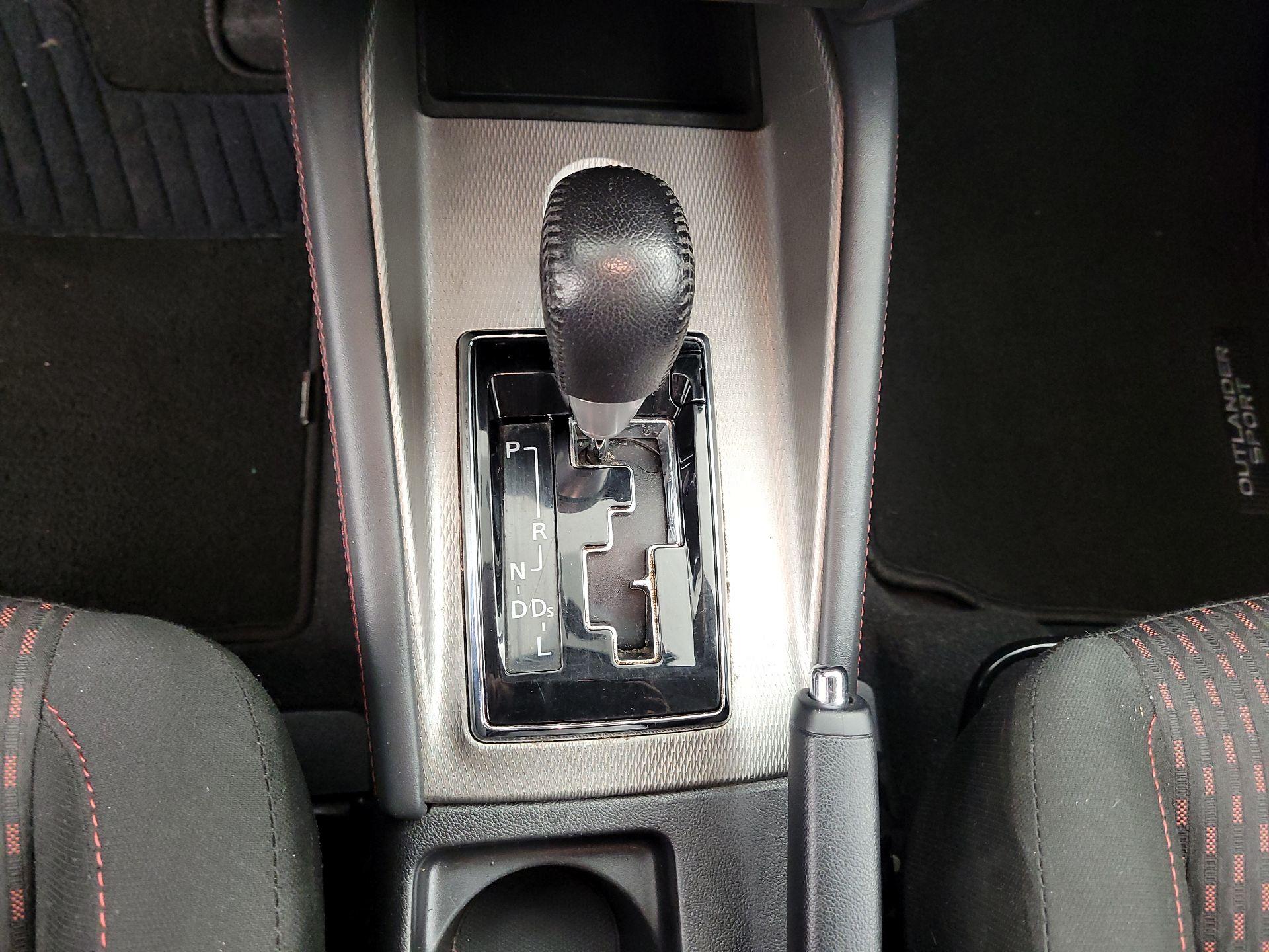 Thumbnail: 2019 Mitsubishi Outlander Sport - 17