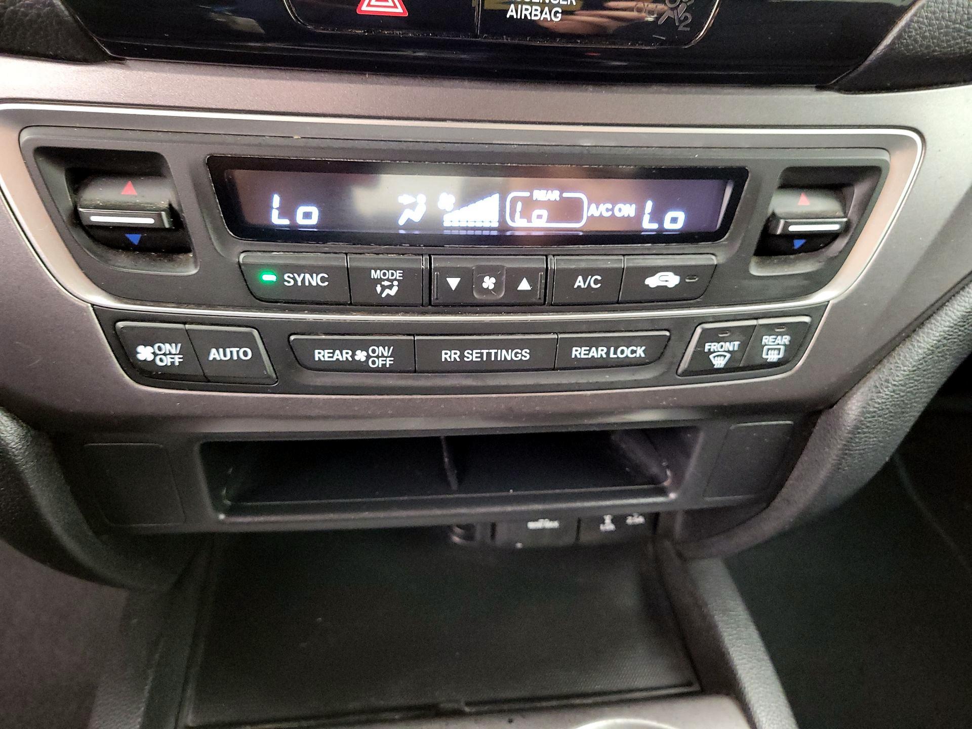Thumbnail: 2018 Honda Pilot - 16