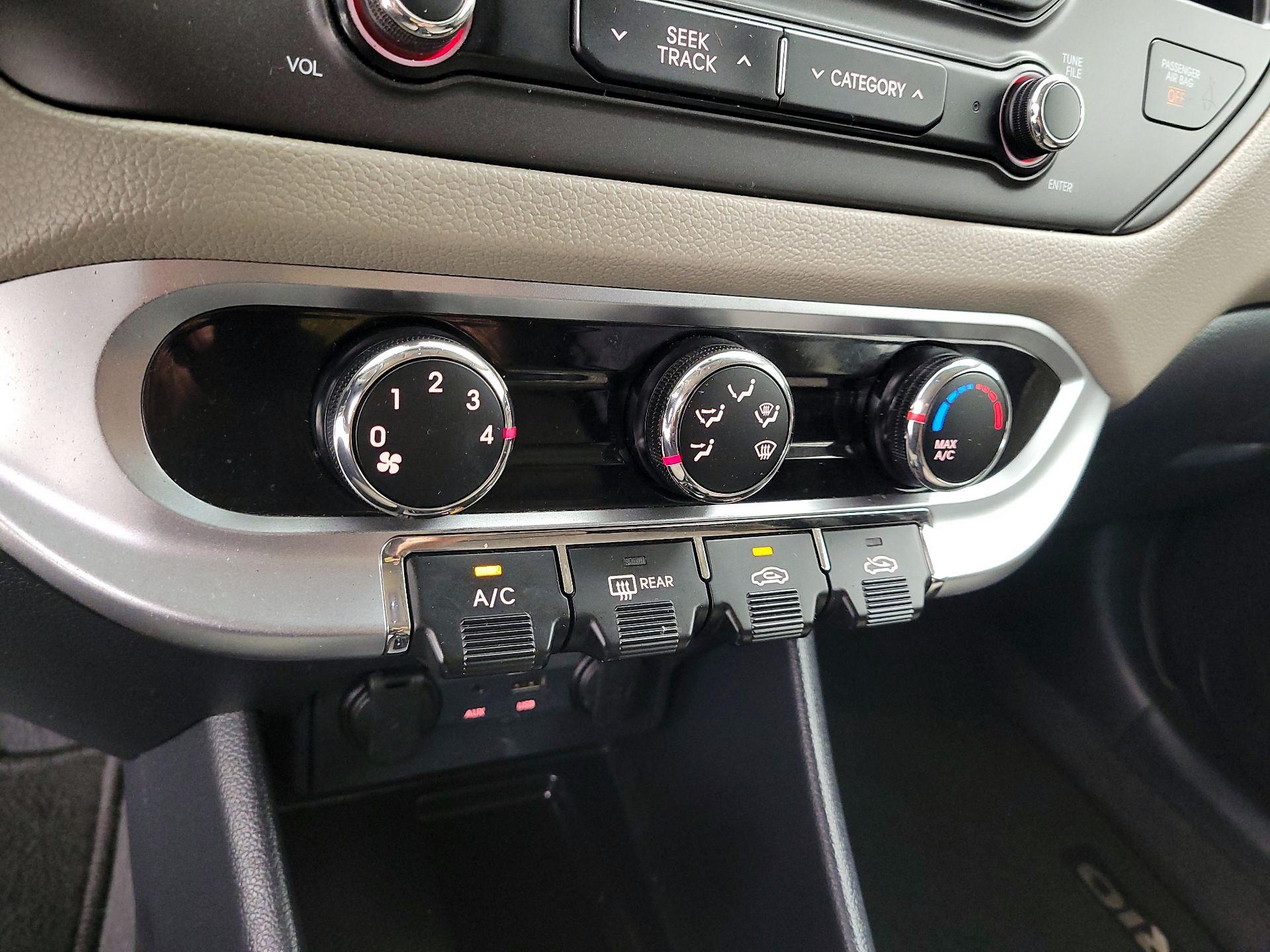 Thumbnail: 2014 Kia Rio - 16