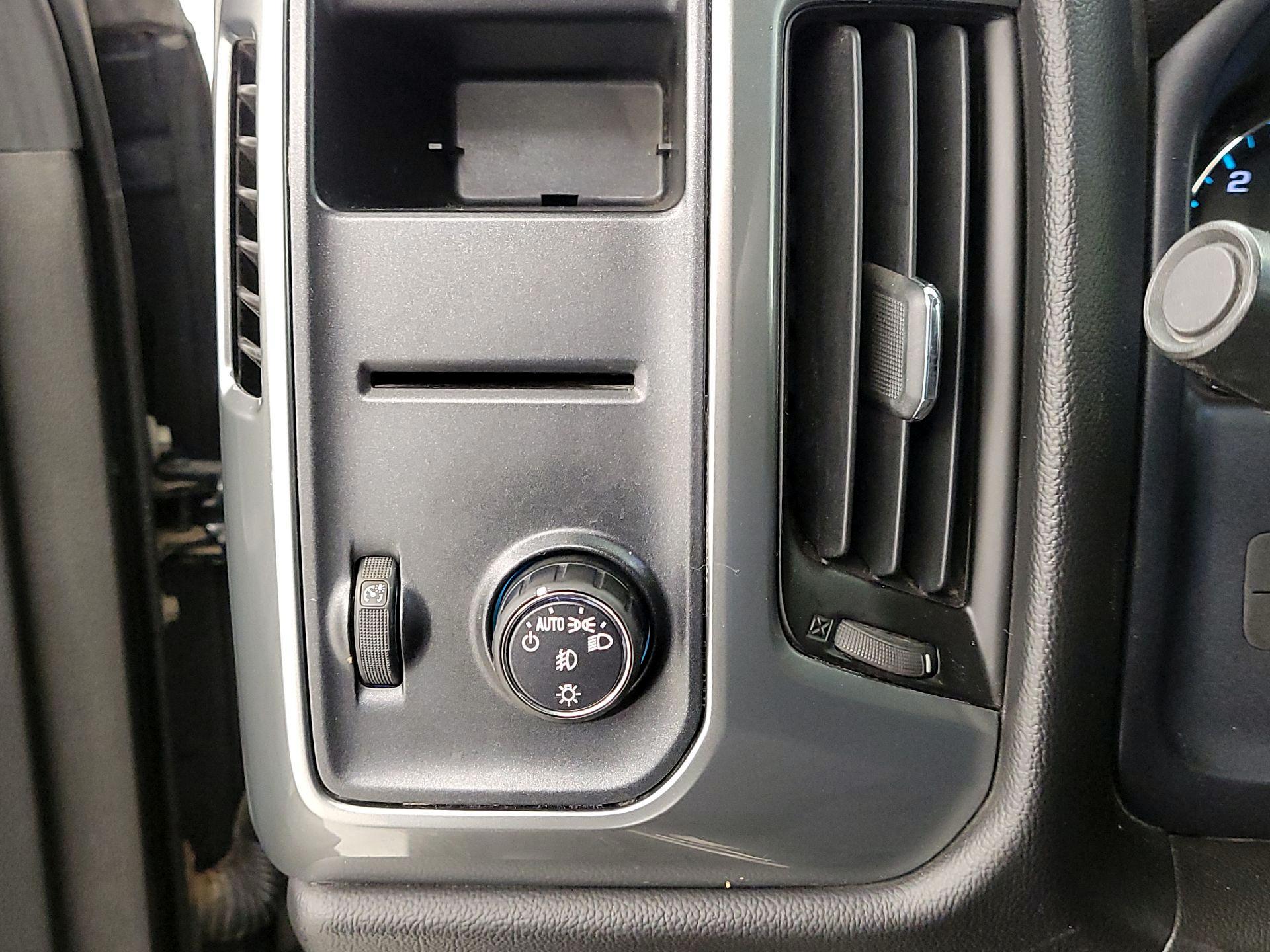 Thumbnail: 2015 Chevrolet Silverado 1500 - 13