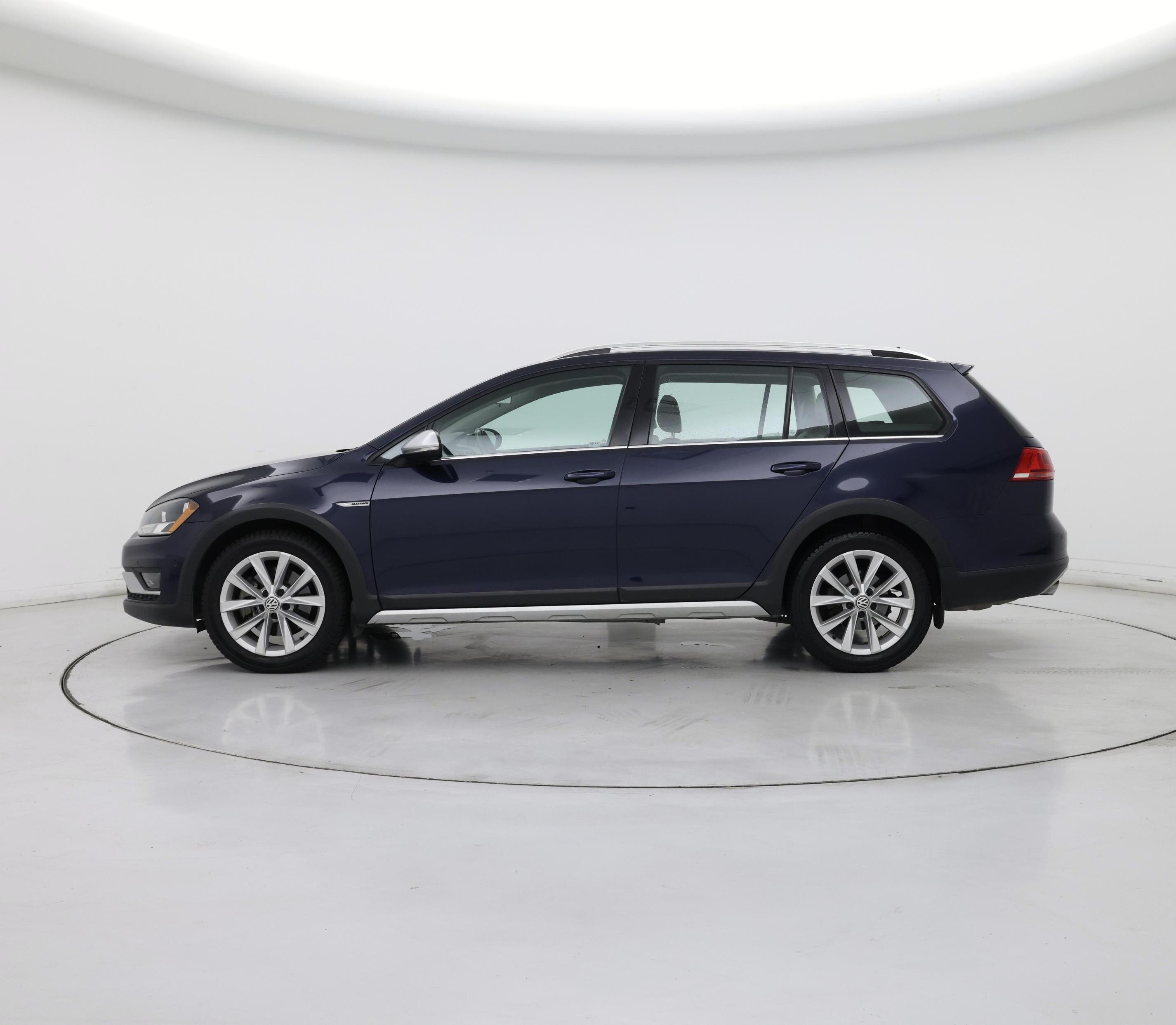 Thumbnail: 2017 Volkswagen Golf - 3