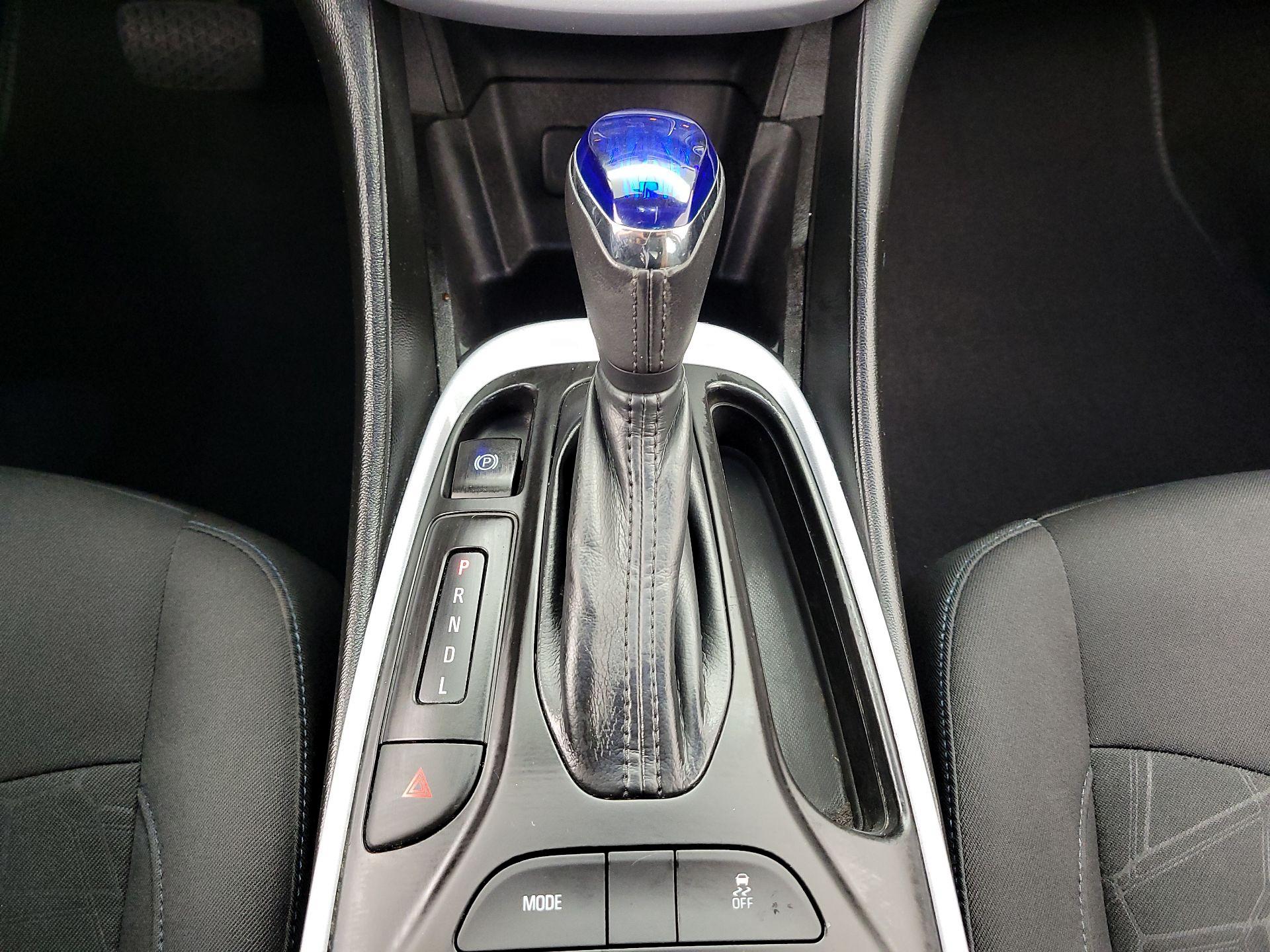 Thumbnail: 2017 Chevrolet Volt - 17