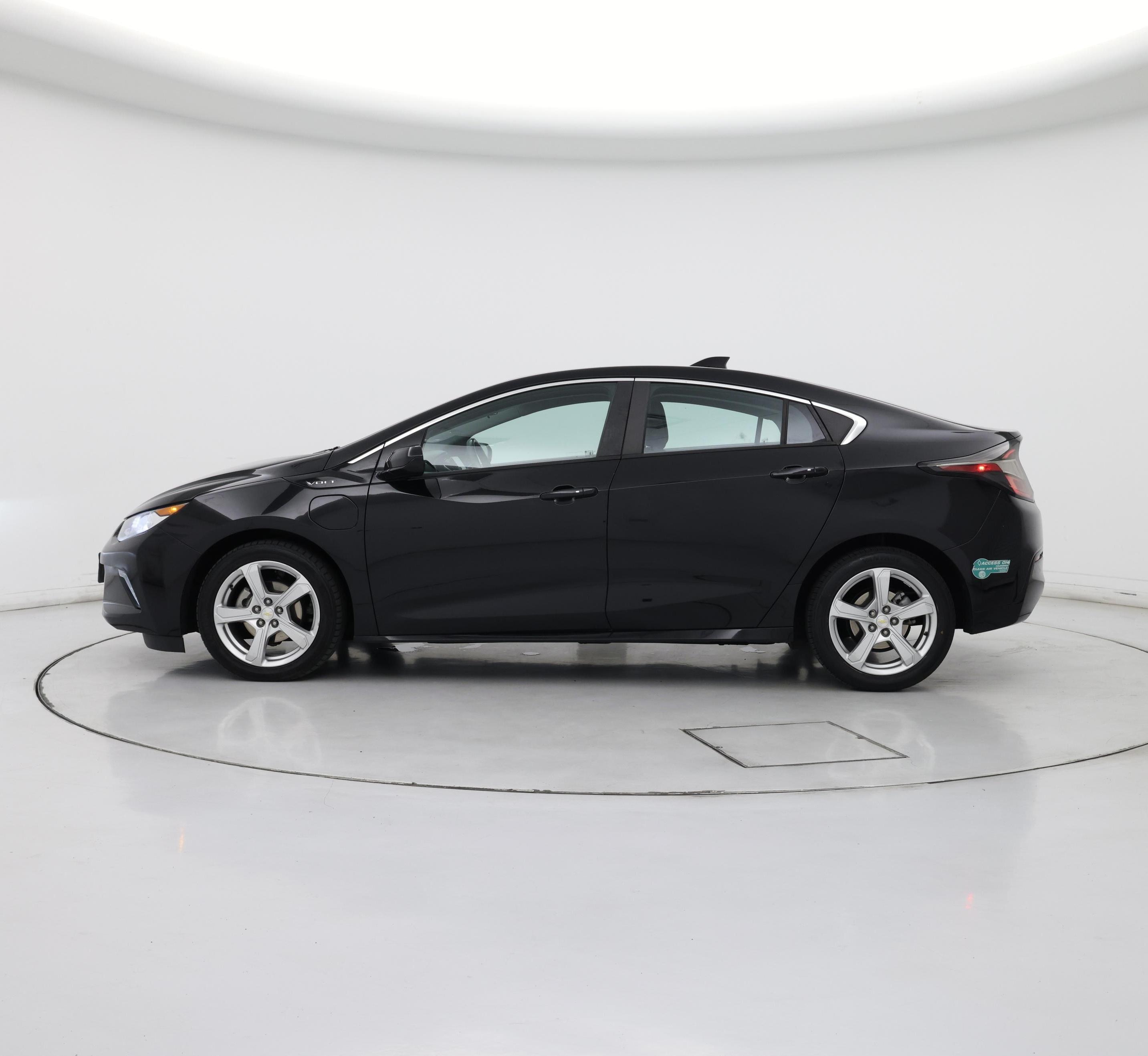 Thumbnail: 2017 Chevrolet Volt - 3
