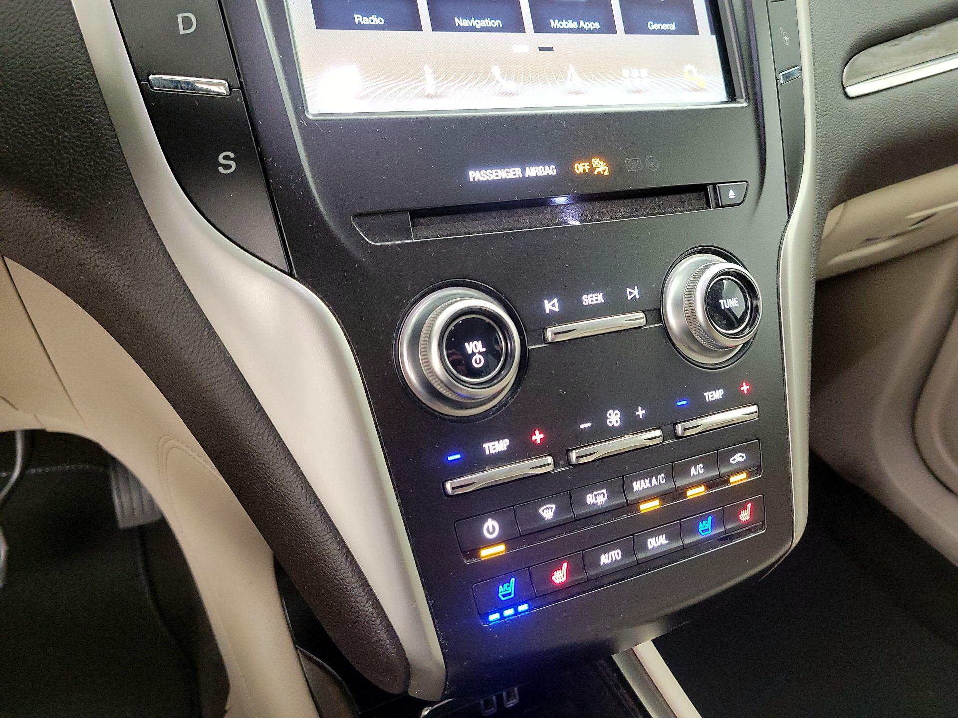 Thumbnail: 2019 Lincoln MKC - 17
