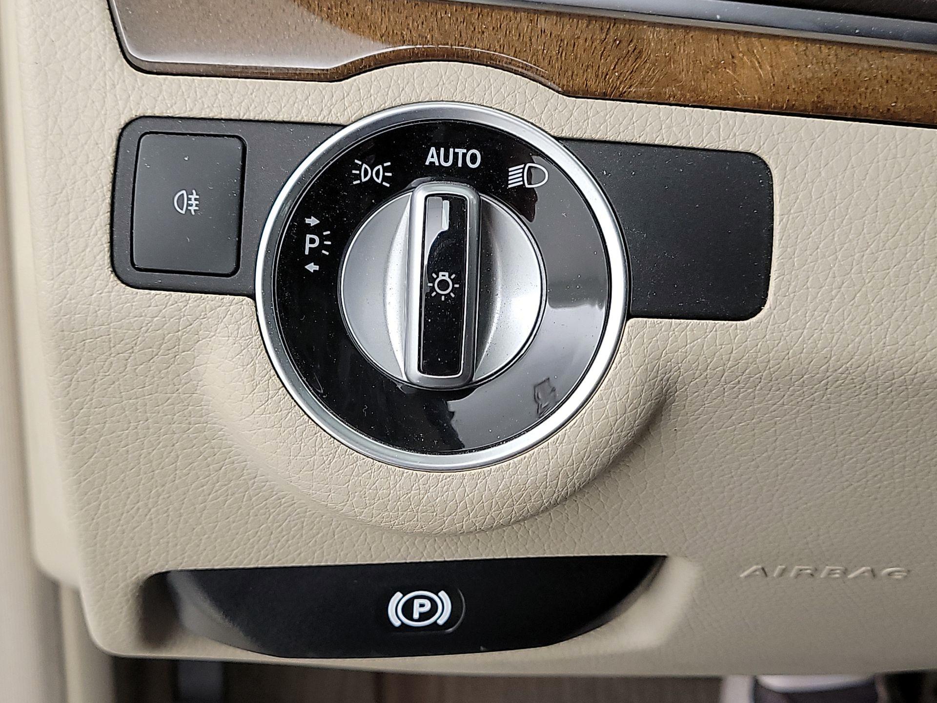 Thumbnail: 2016 Mercedes-Benz E-Class - 13