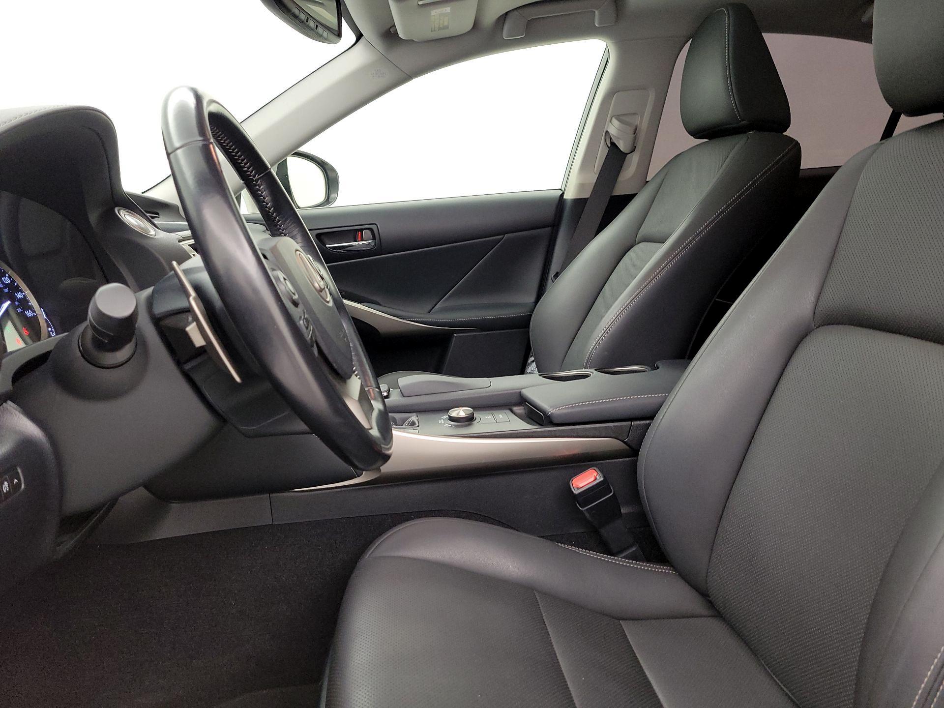 Thumbnail: 2016 Lexus IS - 11