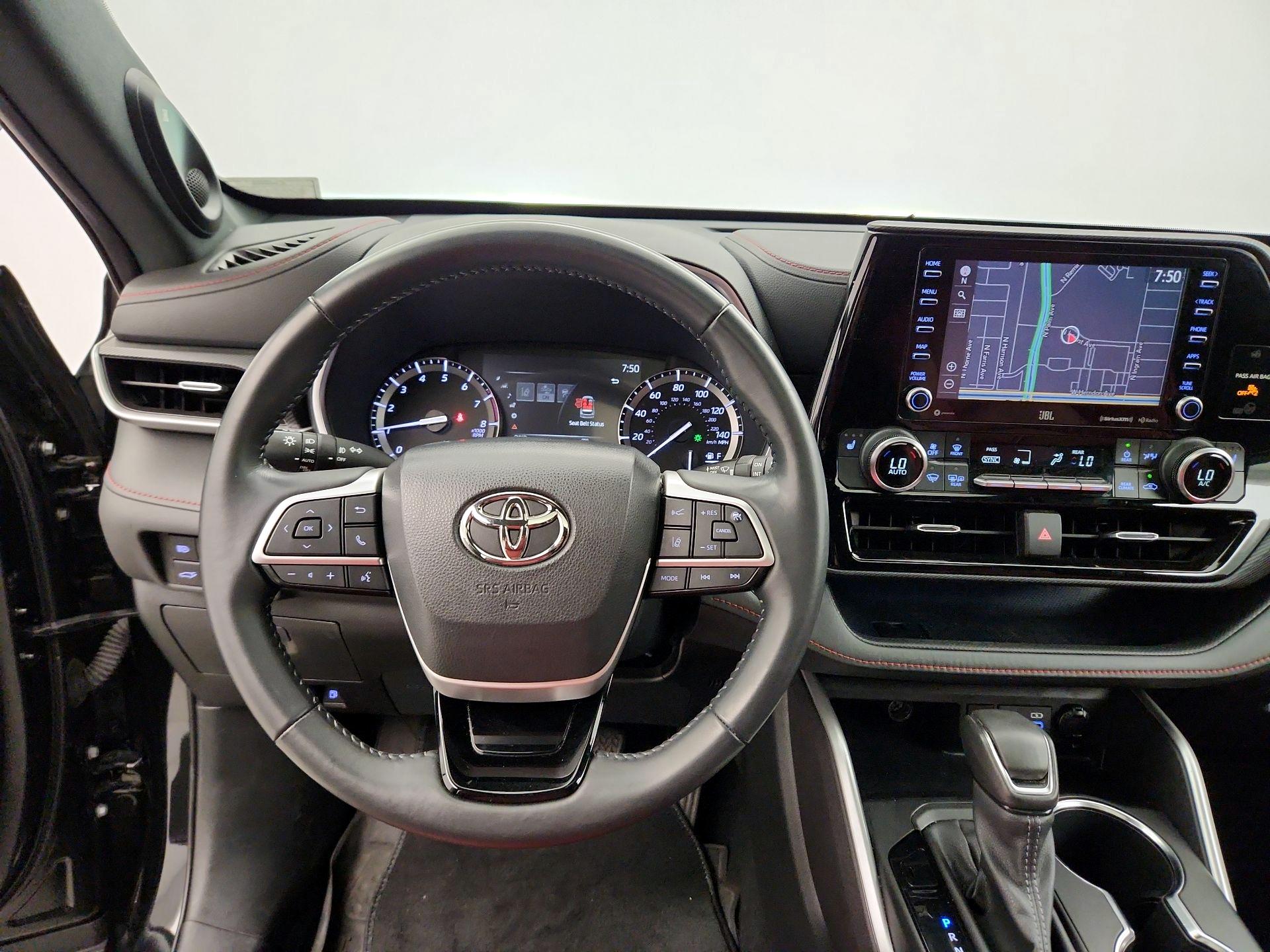 Thumbnail: 2022 Toyota Highlander - 10