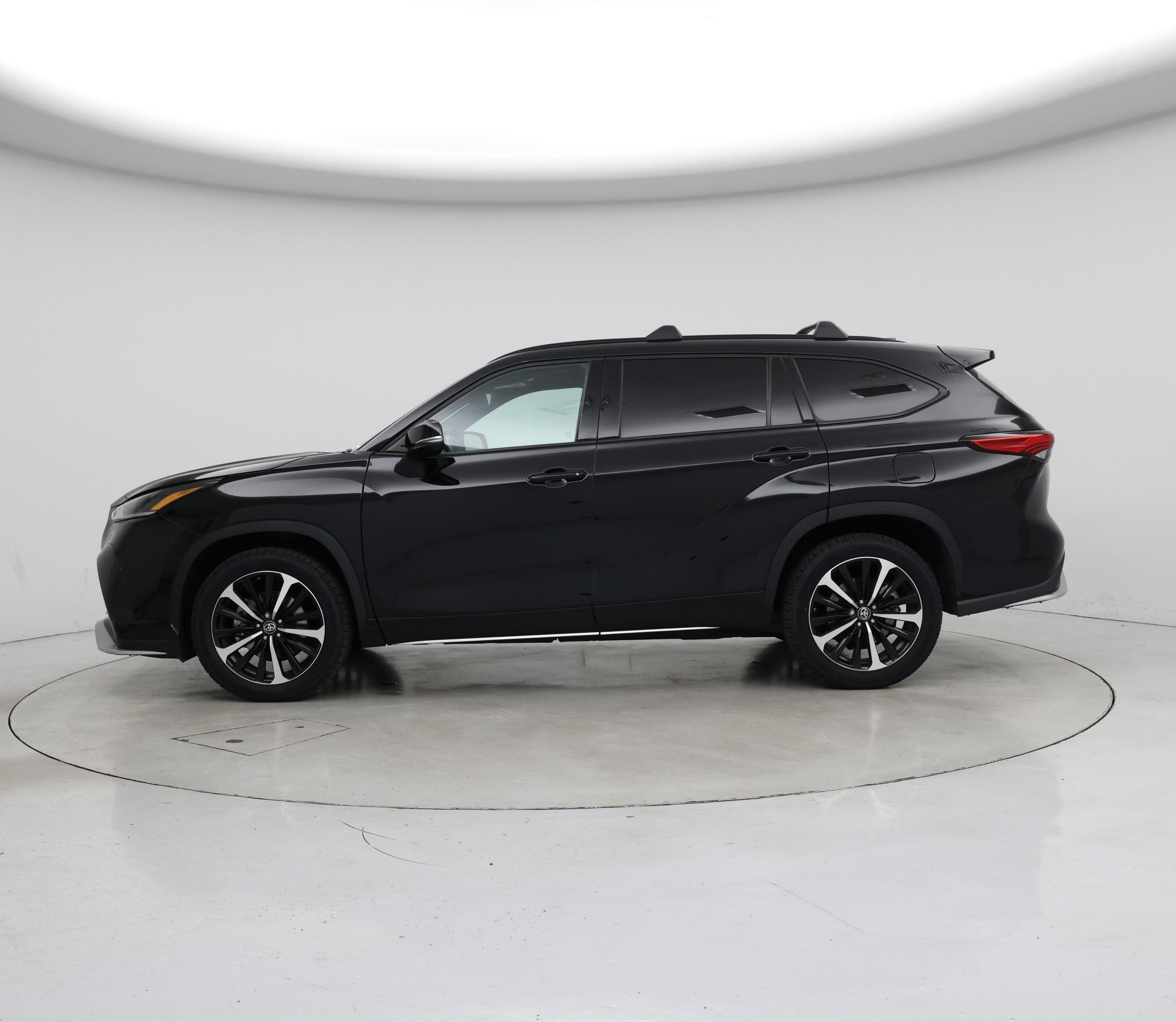Thumbnail: 2022 Toyota Highlander - 3