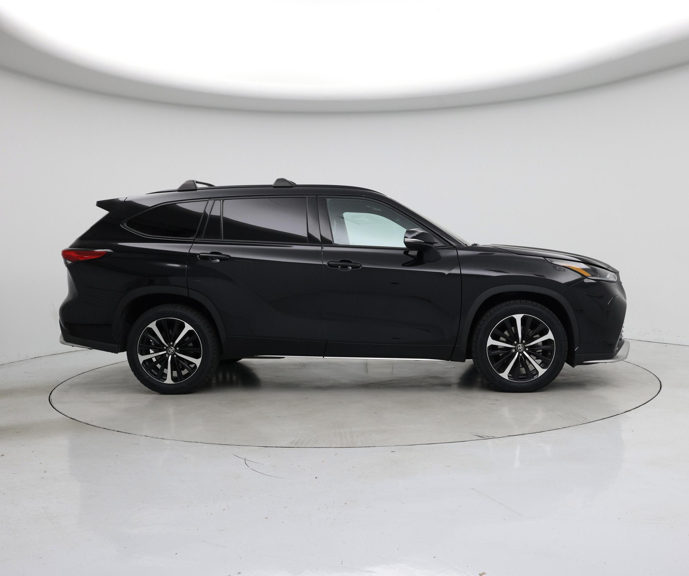Thumbnail: 2022 Toyota Highlander - 7