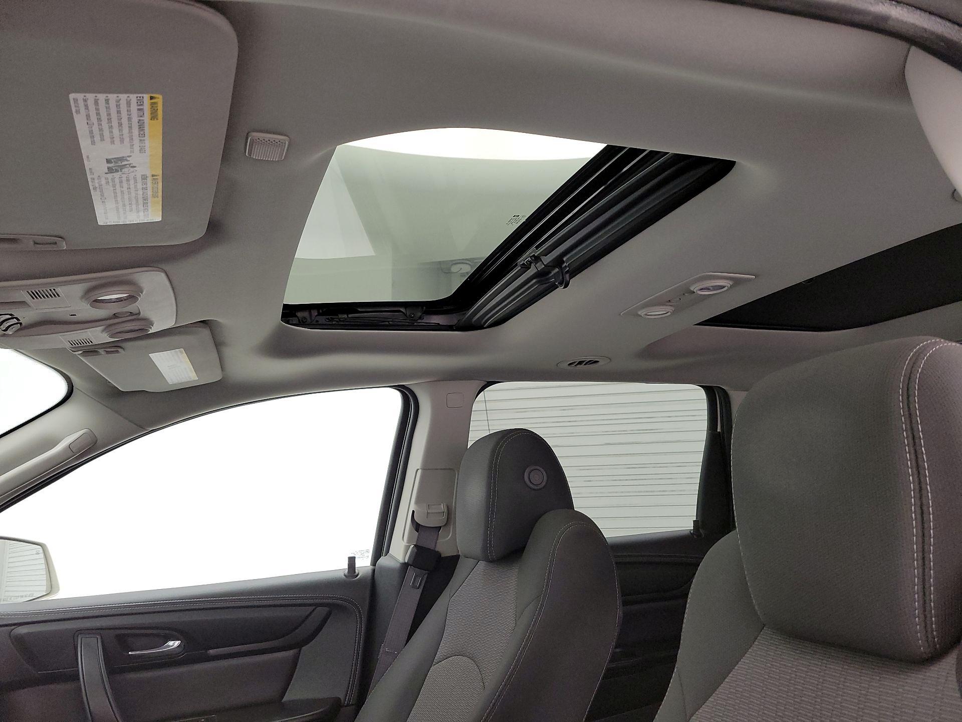 Thumbnail: 2015 Chevrolet Traverse - 20