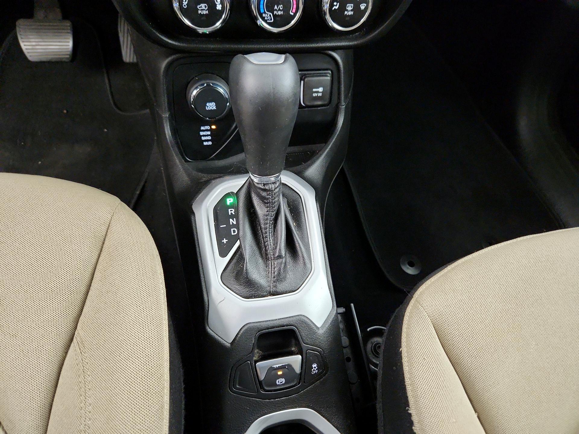 Thumbnail: 2015 Jeep Renegade - 17