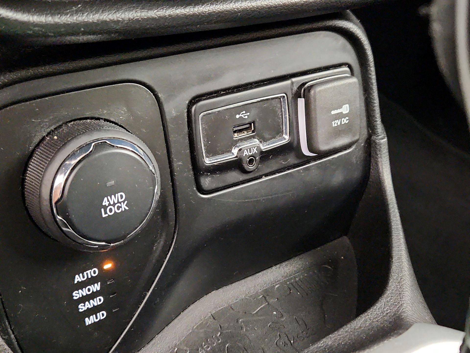 Thumbnail: 2015 Jeep Renegade - 18