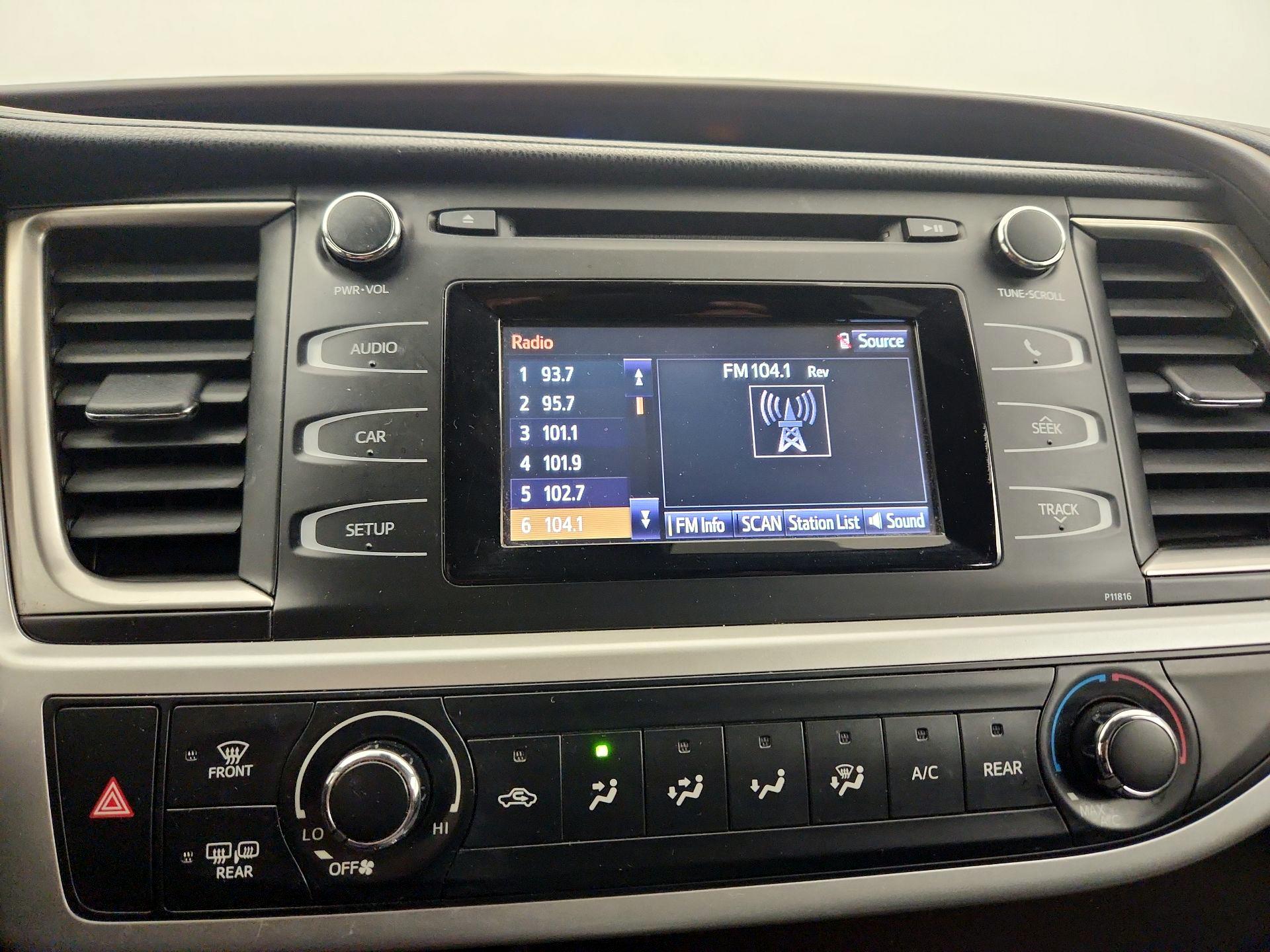 Thumbnail: 2019 Toyota Highlander - 15