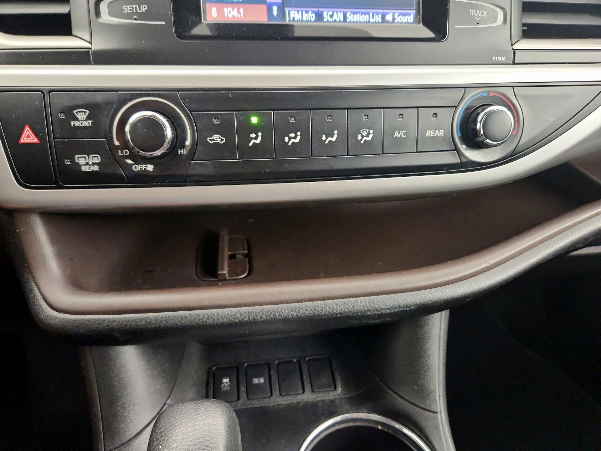 Thumbnail: 2019 Toyota Highlander - 16