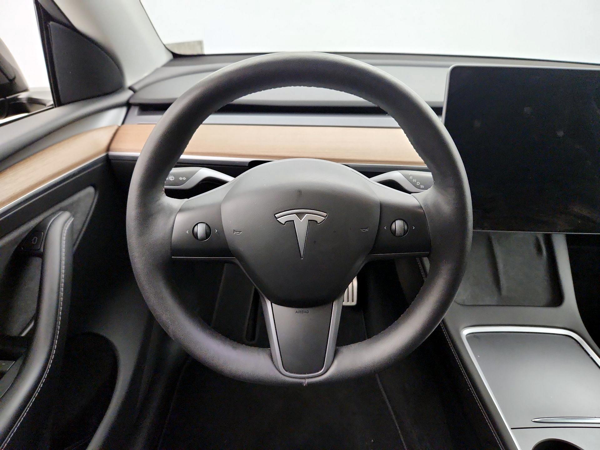 Thumbnail: 2023 Tesla Model Y - 10