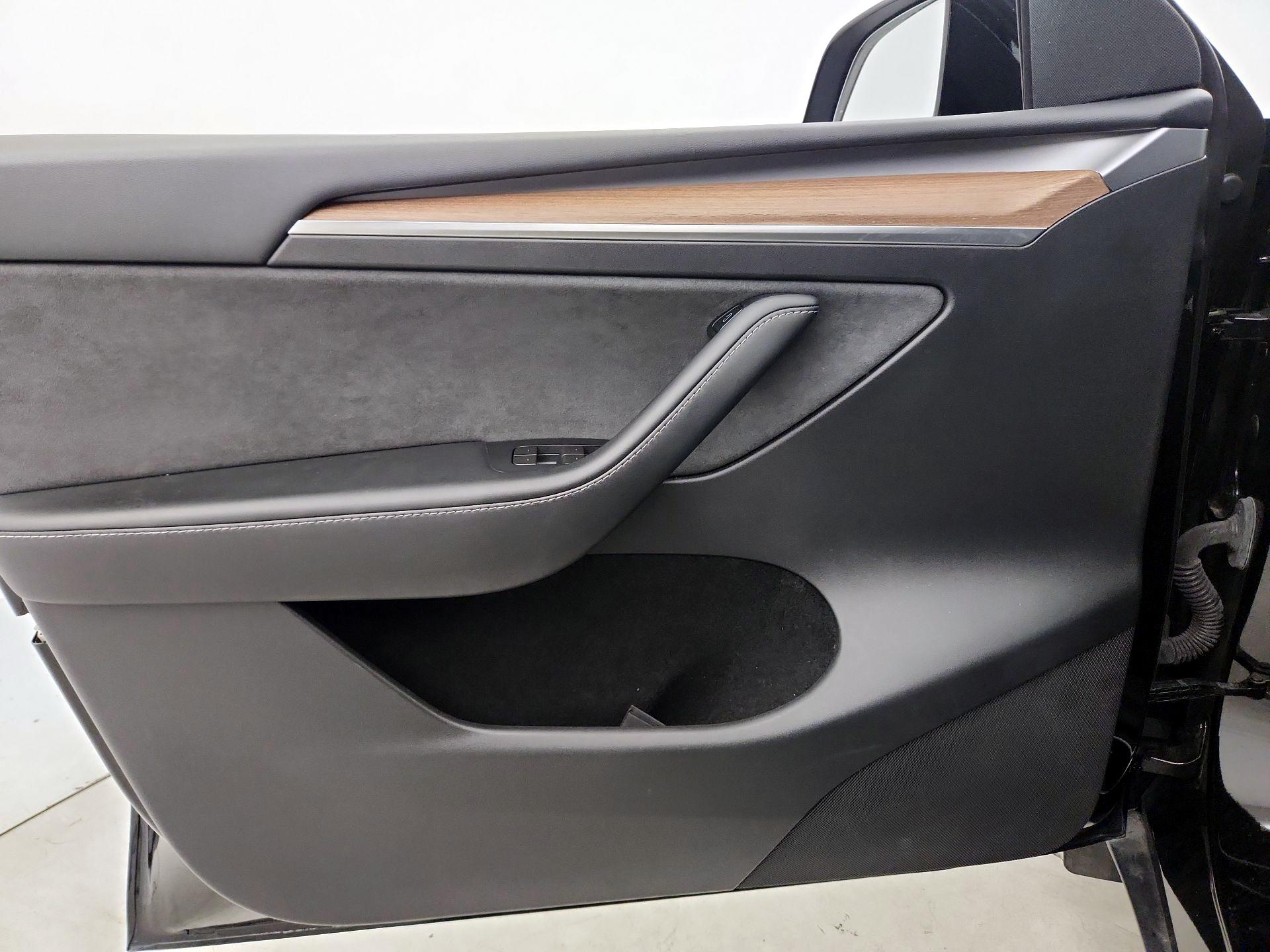Thumbnail: 2023 Tesla Model Y - 12