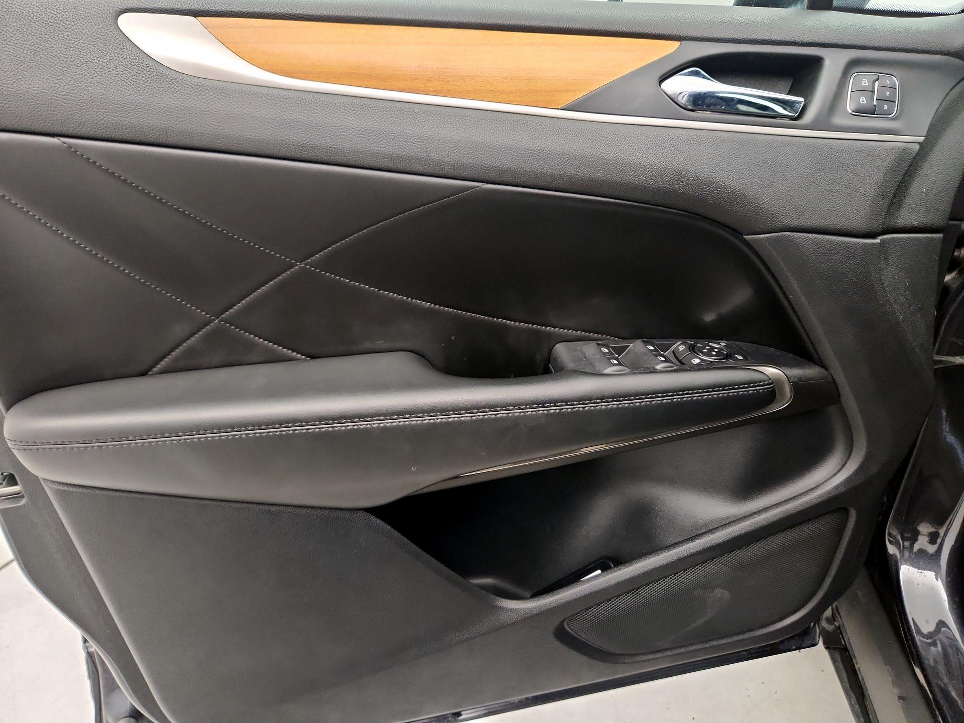 Thumbnail: 2015 Lincoln MKC - 12