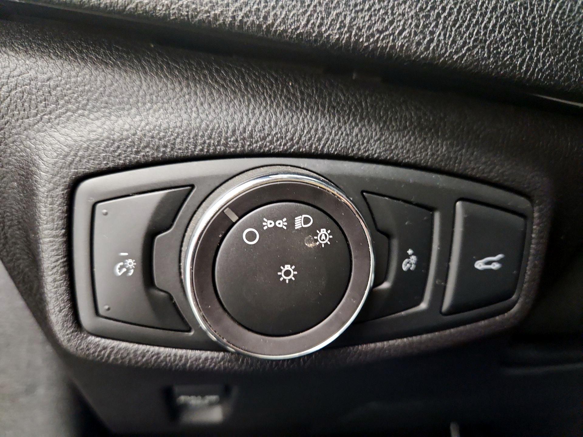 Thumbnail: 2015 Lincoln MKC - 13