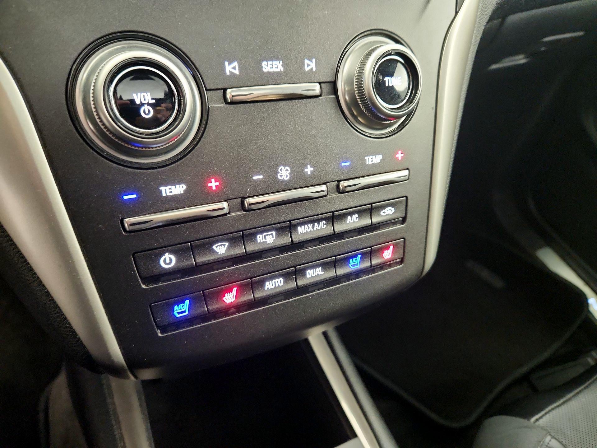 Thumbnail: 2015 Lincoln MKC - 17