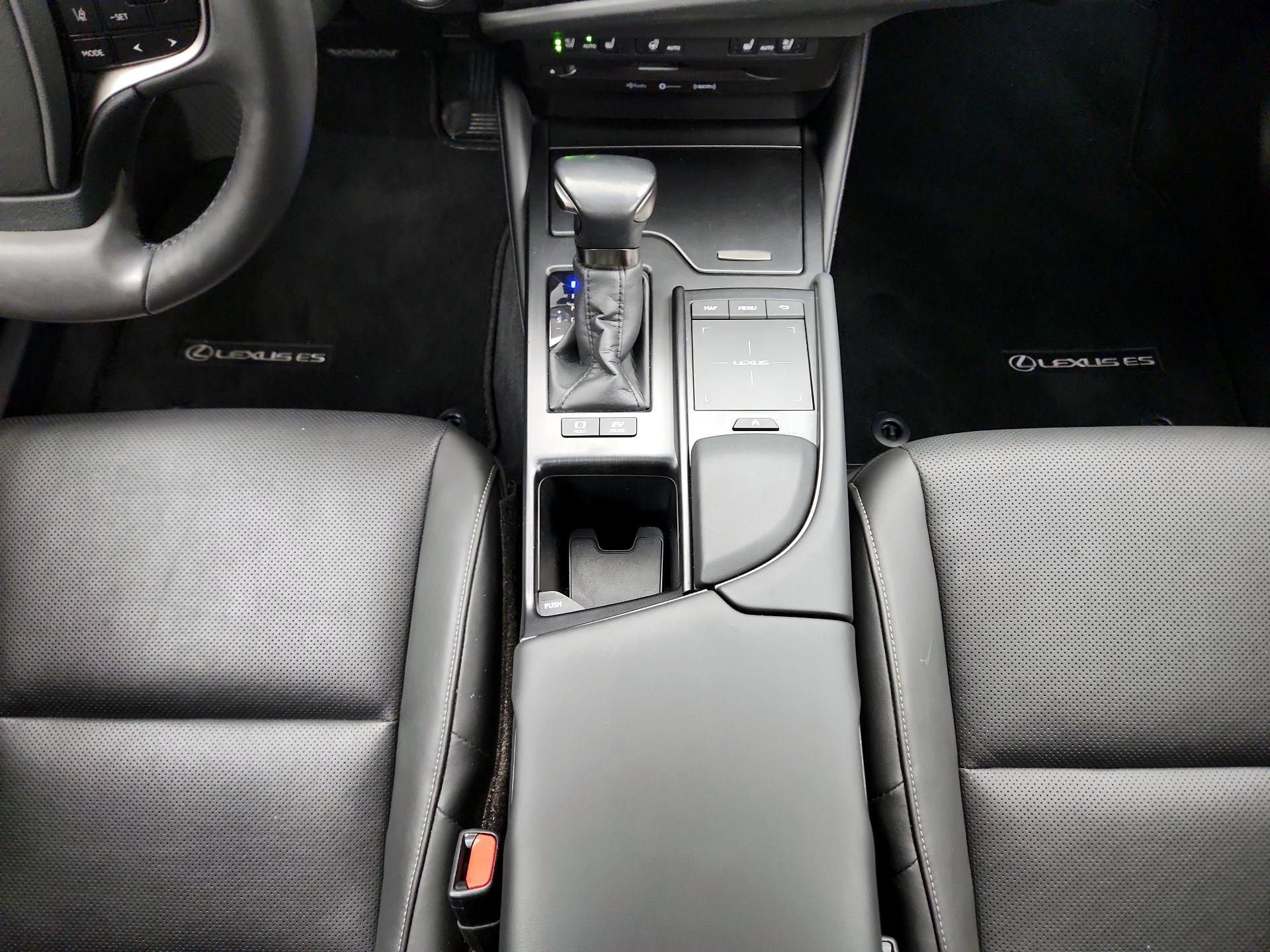 Thumbnail: 2022 Lexus ES - 18