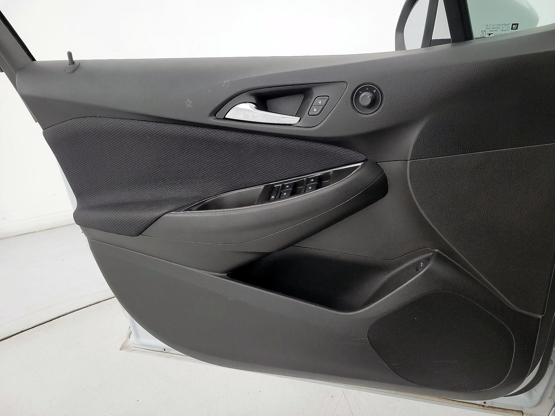 Thumbnail: 2017 Chevrolet Cruze - 12