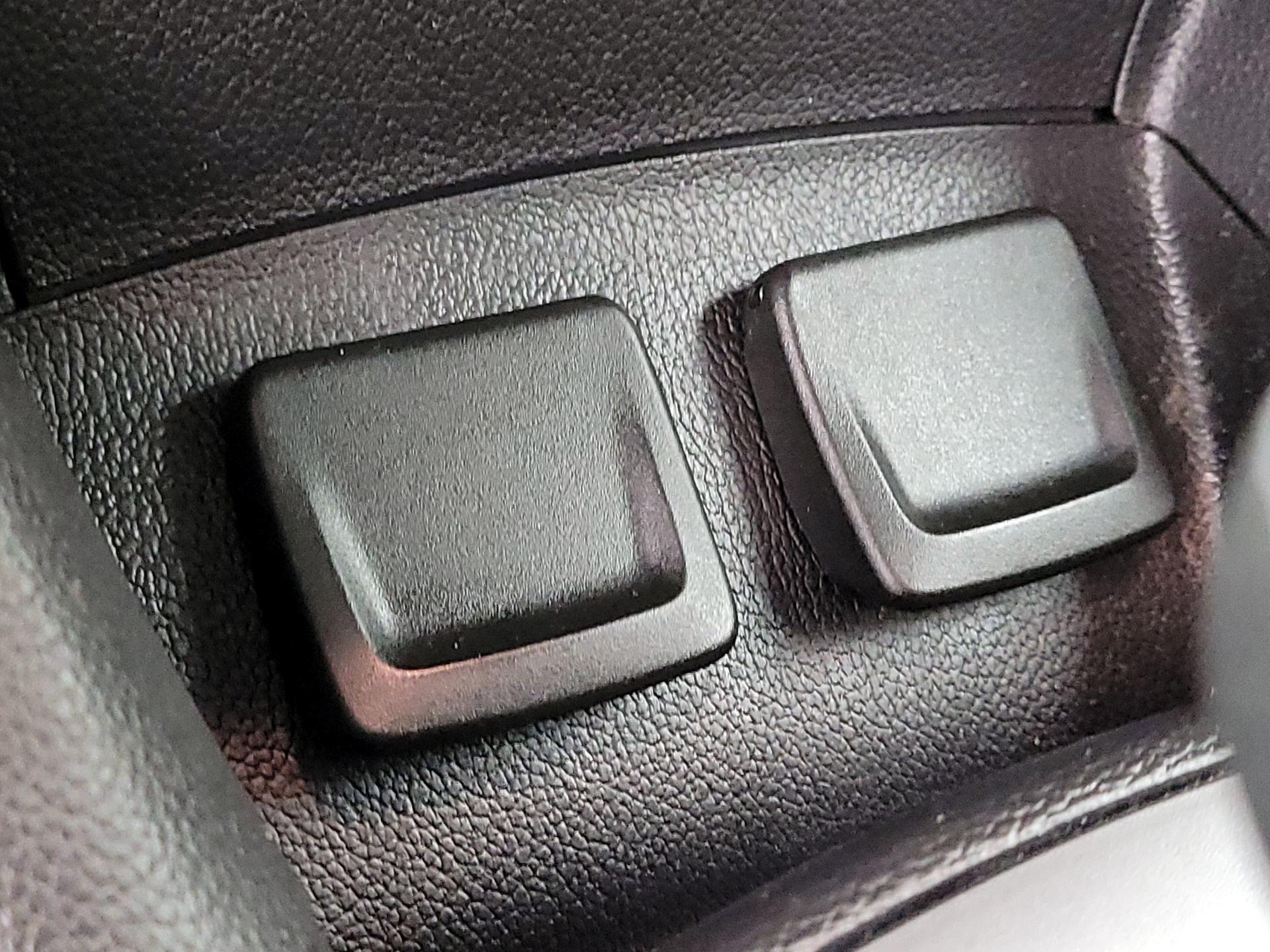 Thumbnail: 2017 Chevrolet Cruze - 18