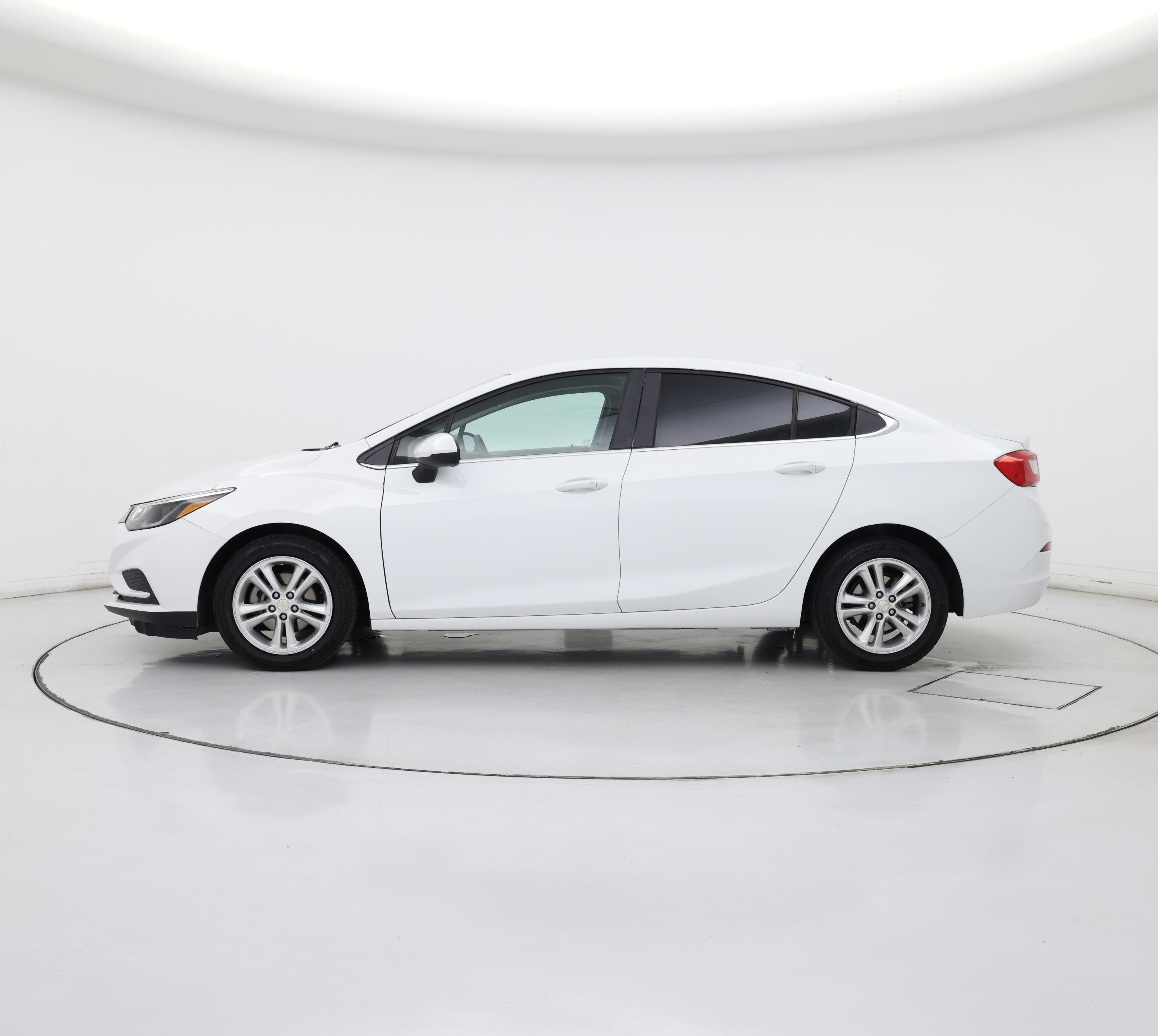 Thumbnail: 2017 Chevrolet Cruze - 3