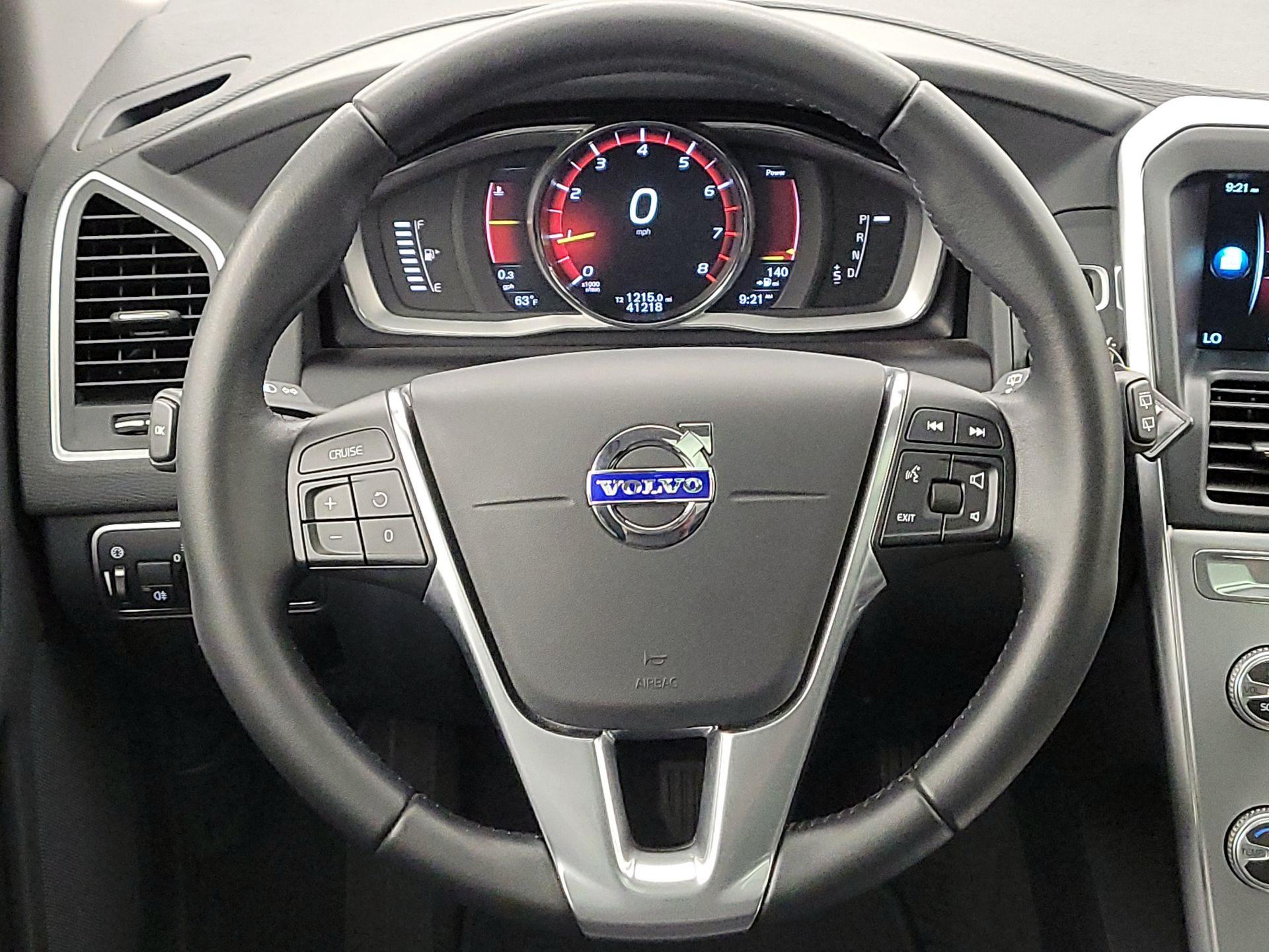 Thumbnail: 2017 Volvo XC60 - 10