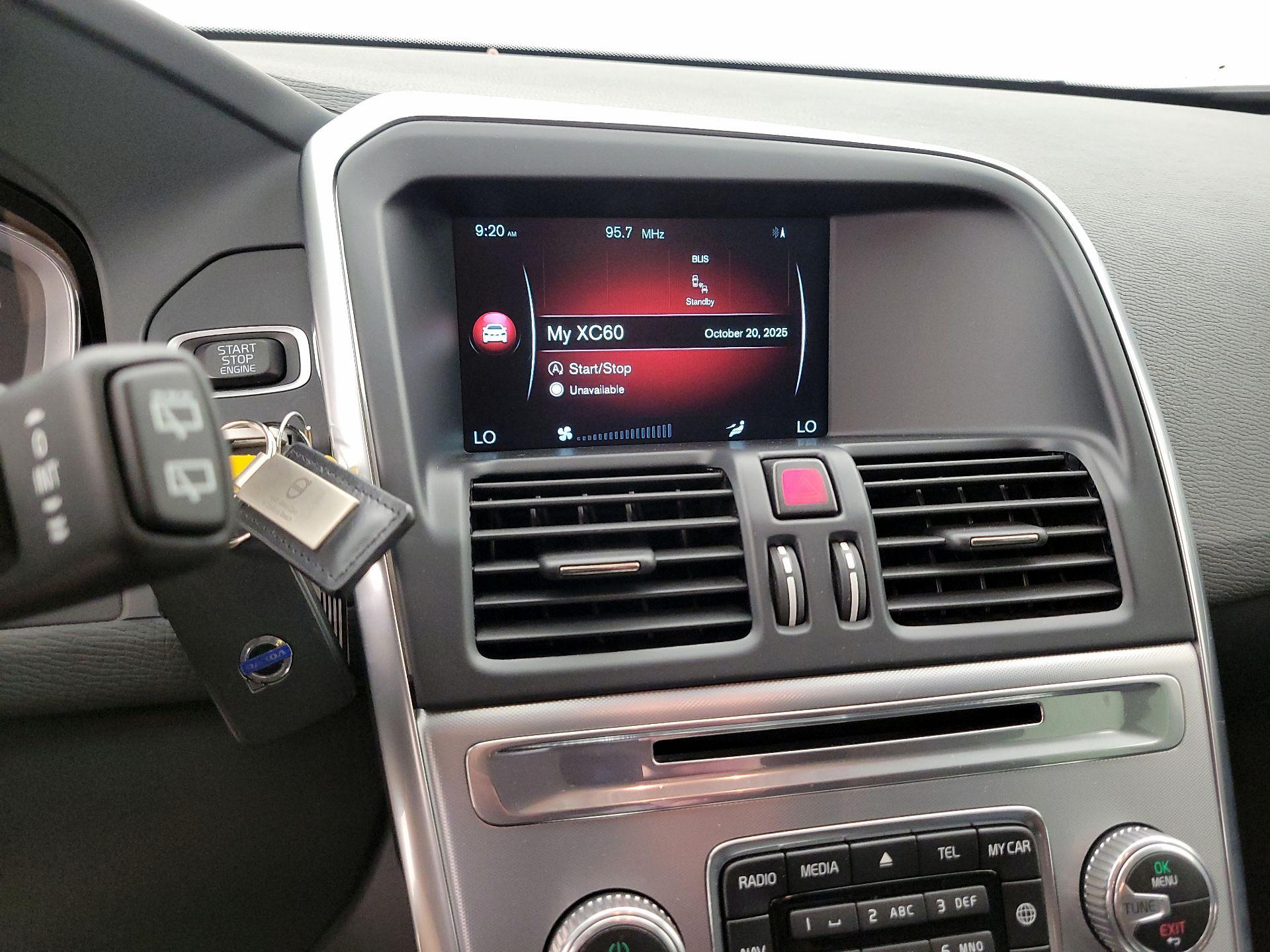 Thumbnail: 2017 Volvo XC60 - 16