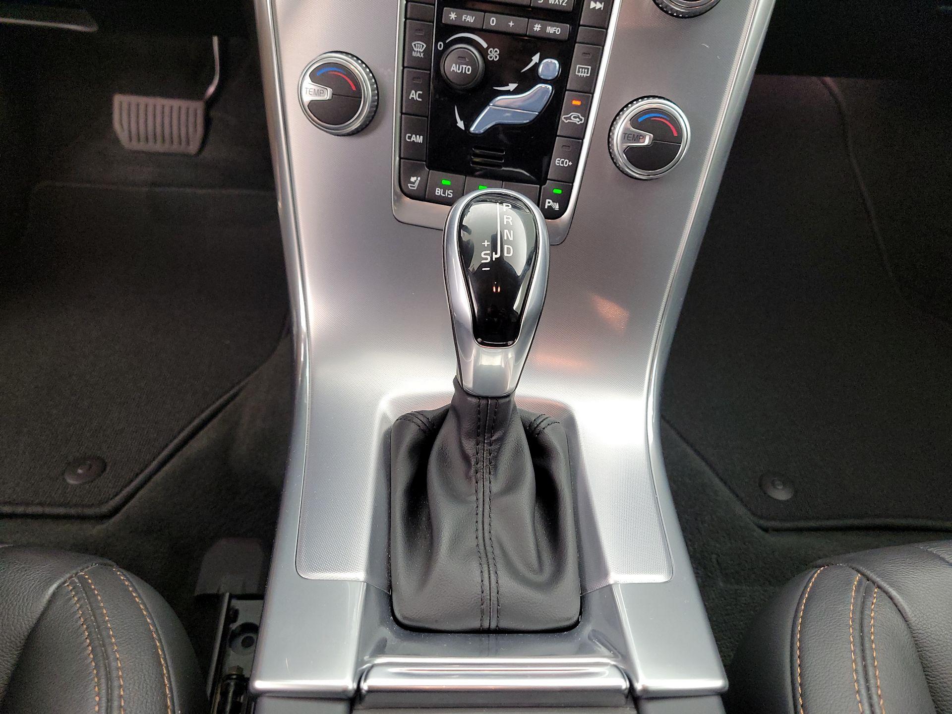 Thumbnail: 2017 Volvo XC60 - 18
