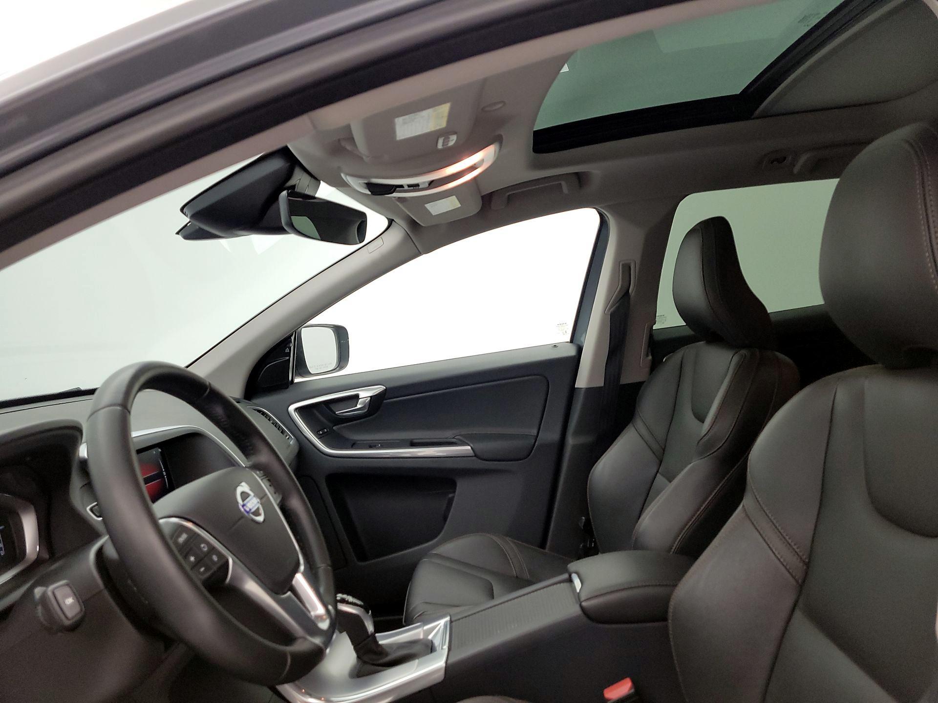Thumbnail: 2017 Volvo XC60 - 20