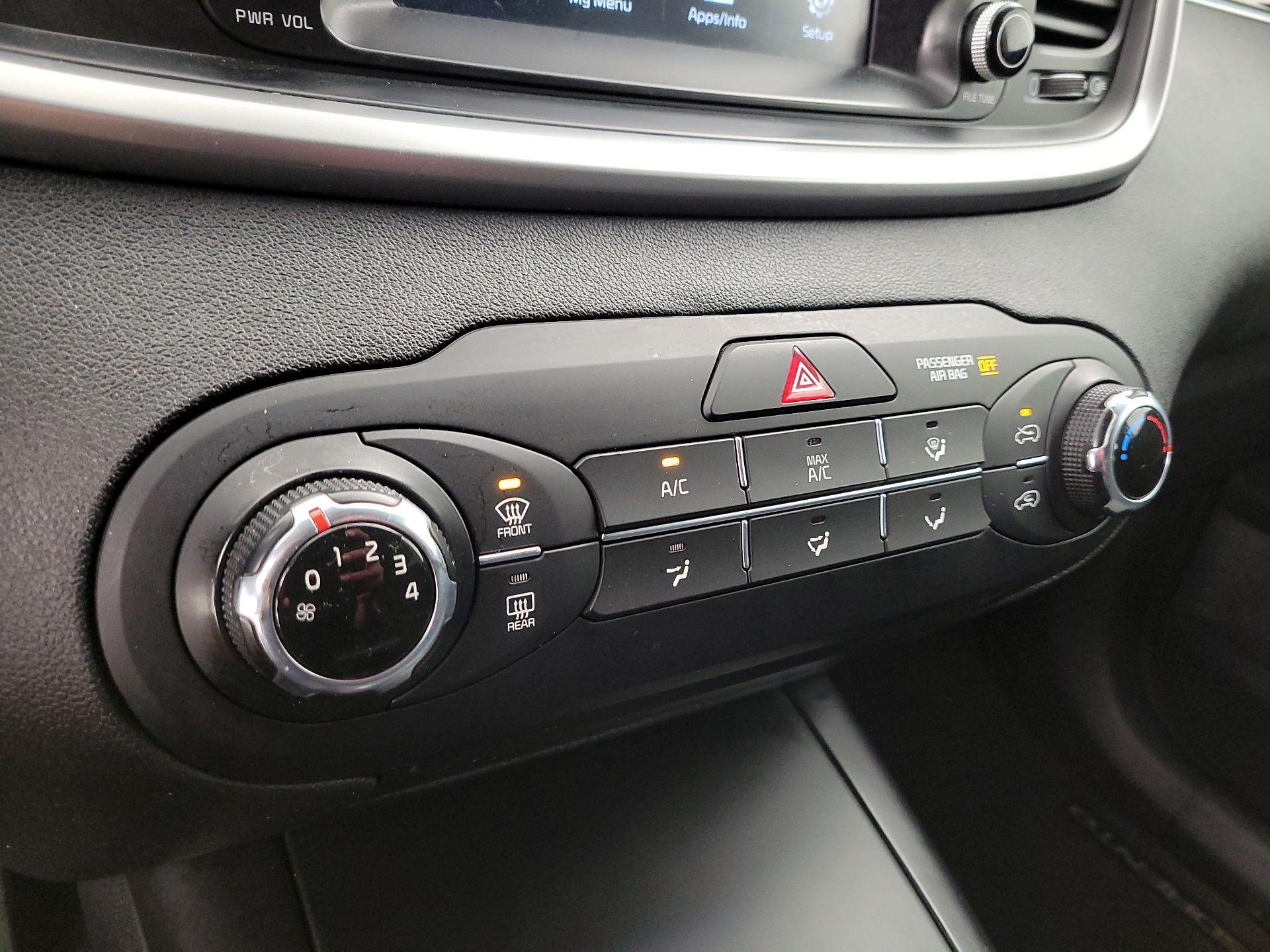 Thumbnail: 2020 Kia Sorento - 16