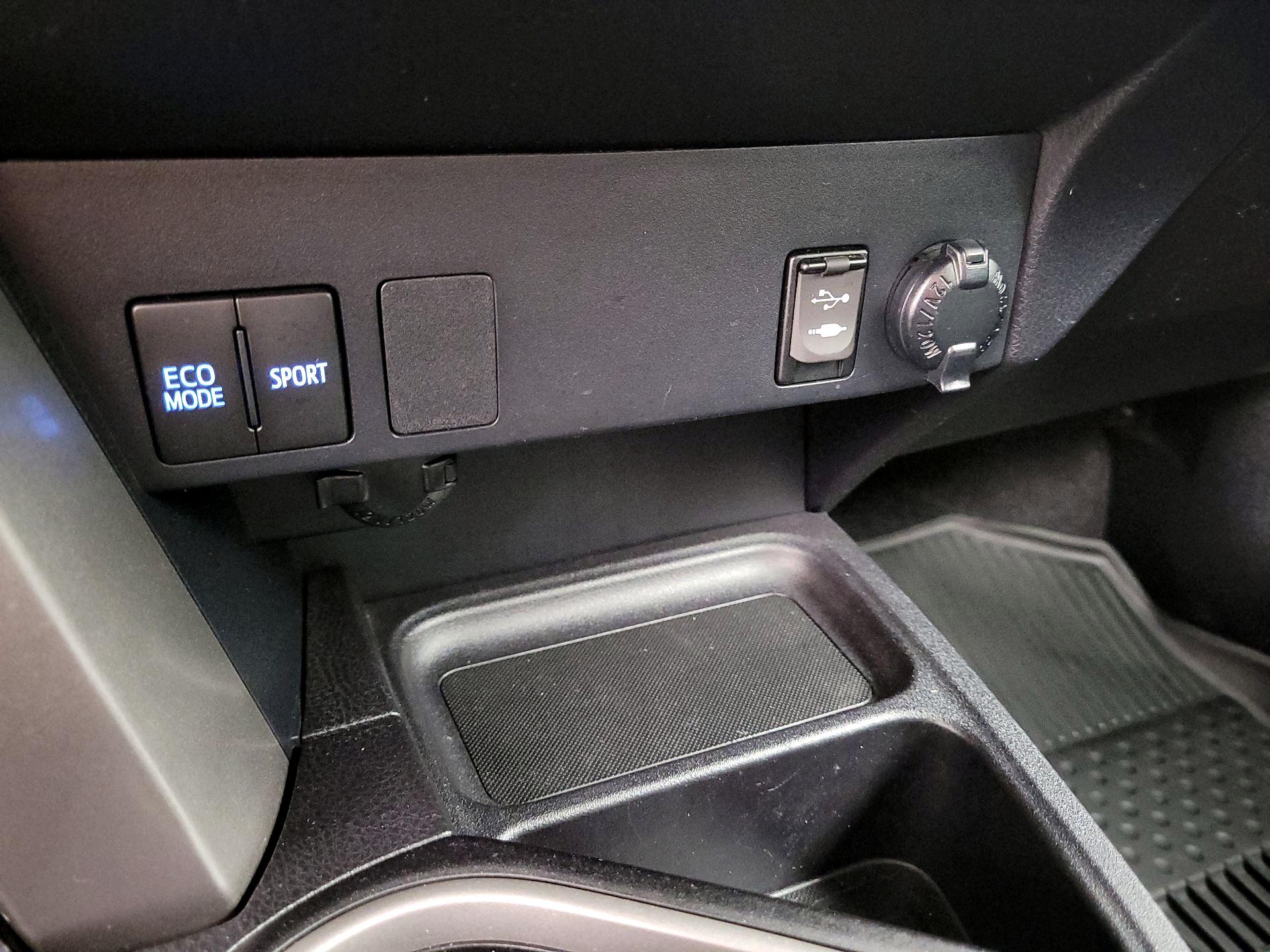 Thumbnail: 2017 Toyota RAV4 - 18