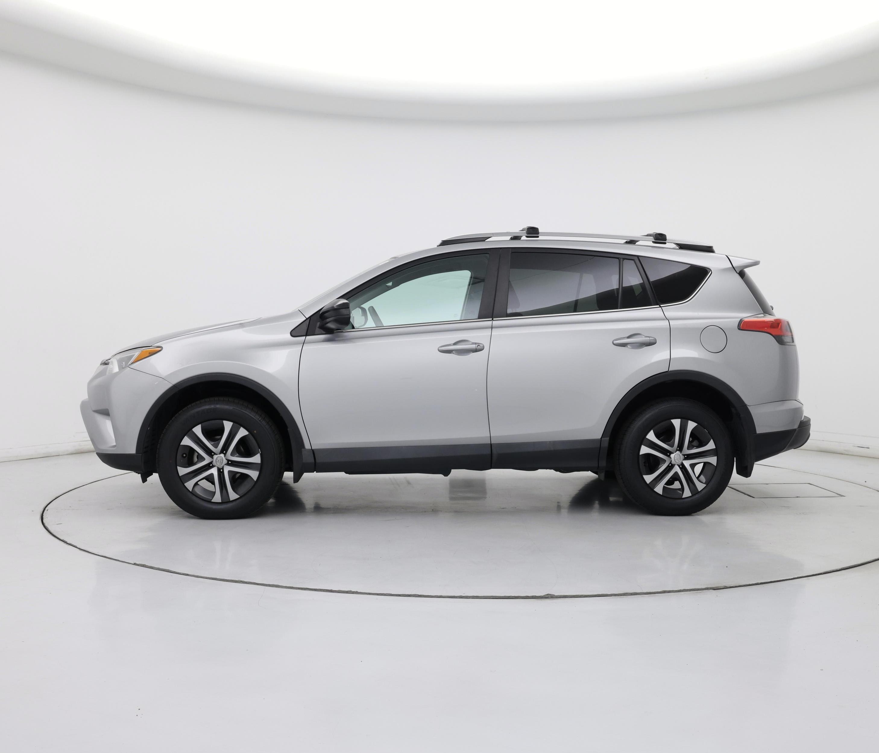 Thumbnail: 2017 Toyota RAV4 - 3