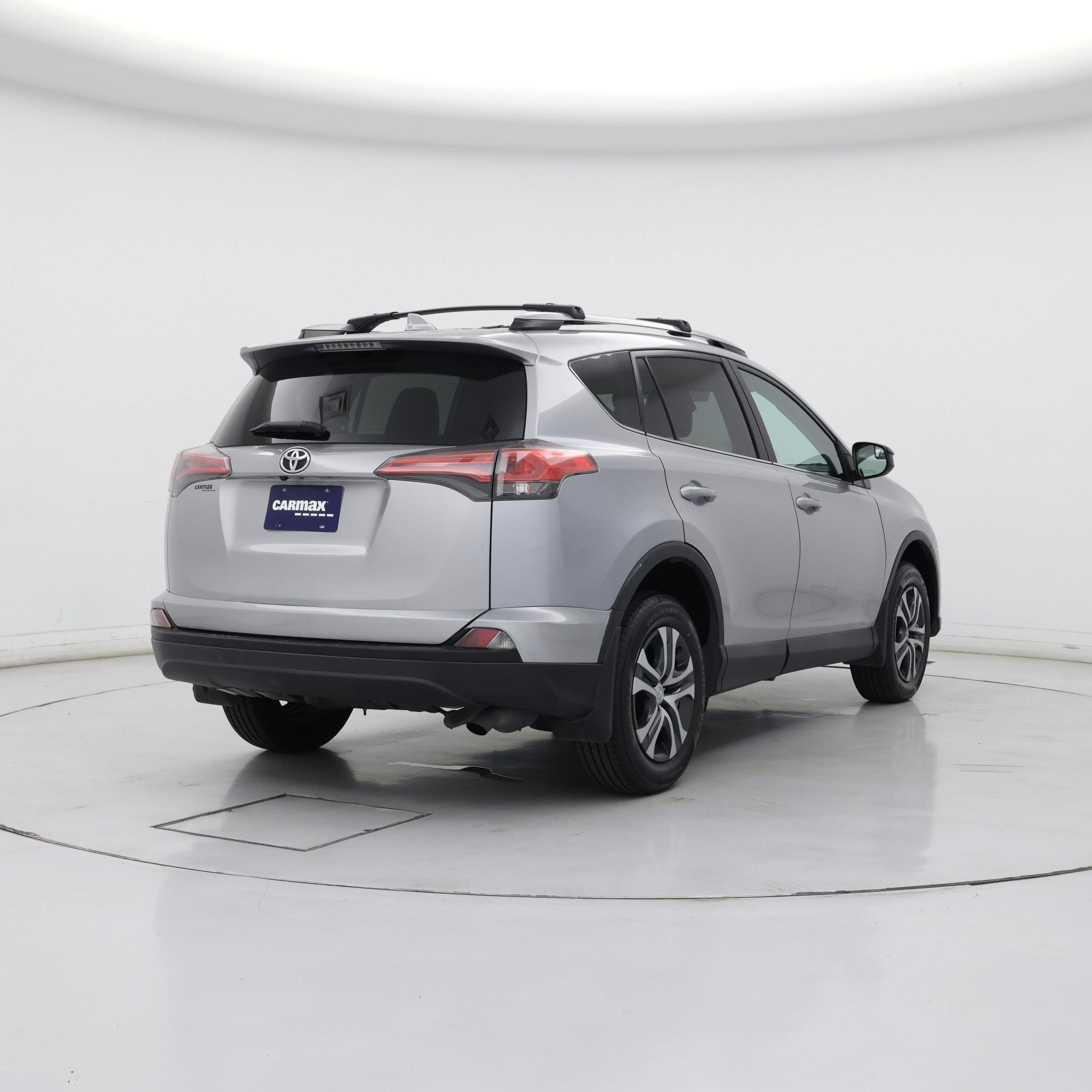 Thumbnail: 2017 Toyota RAV4 - 8