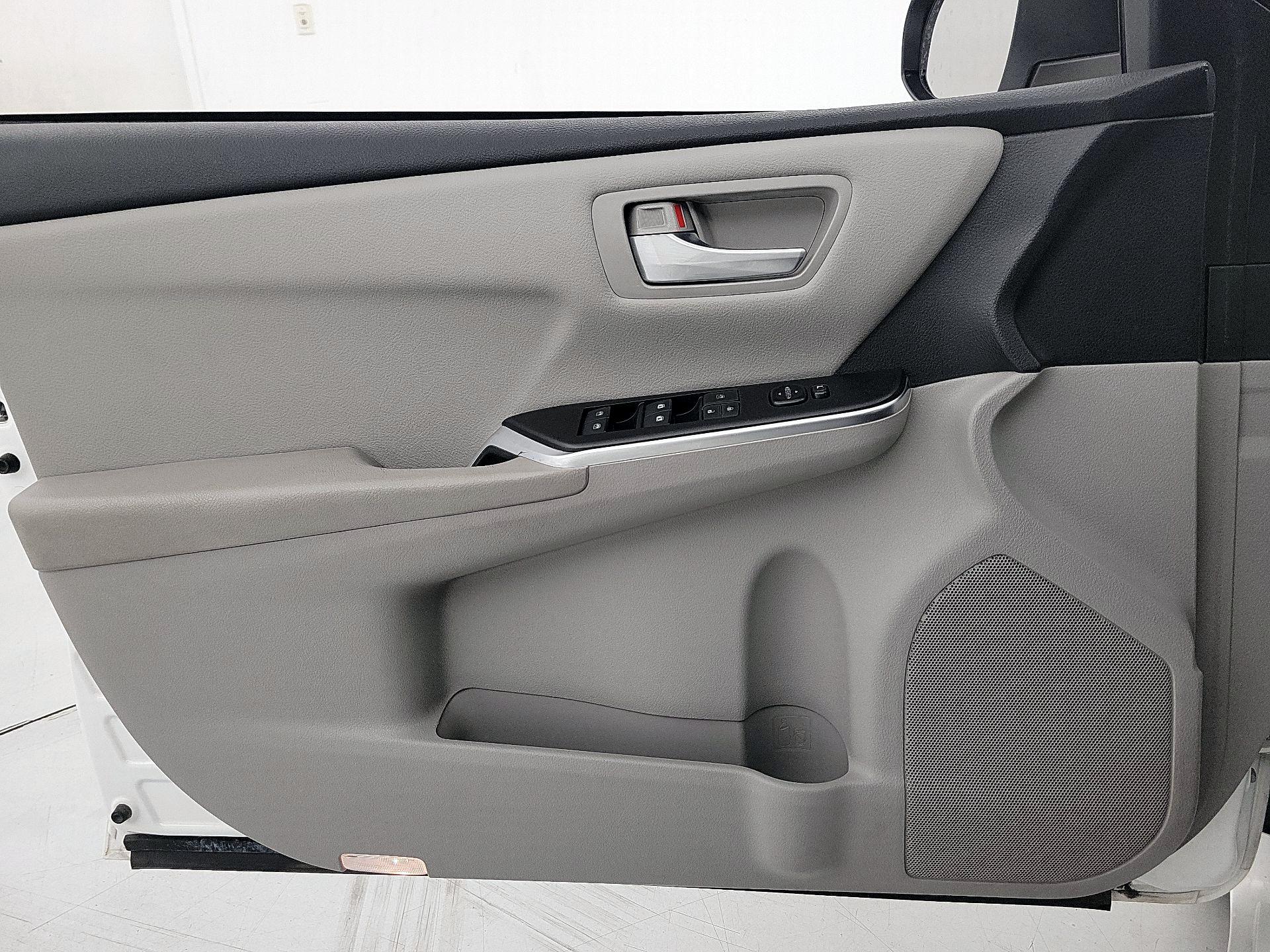 Thumbnail: 2017 Toyota Camry - 12
