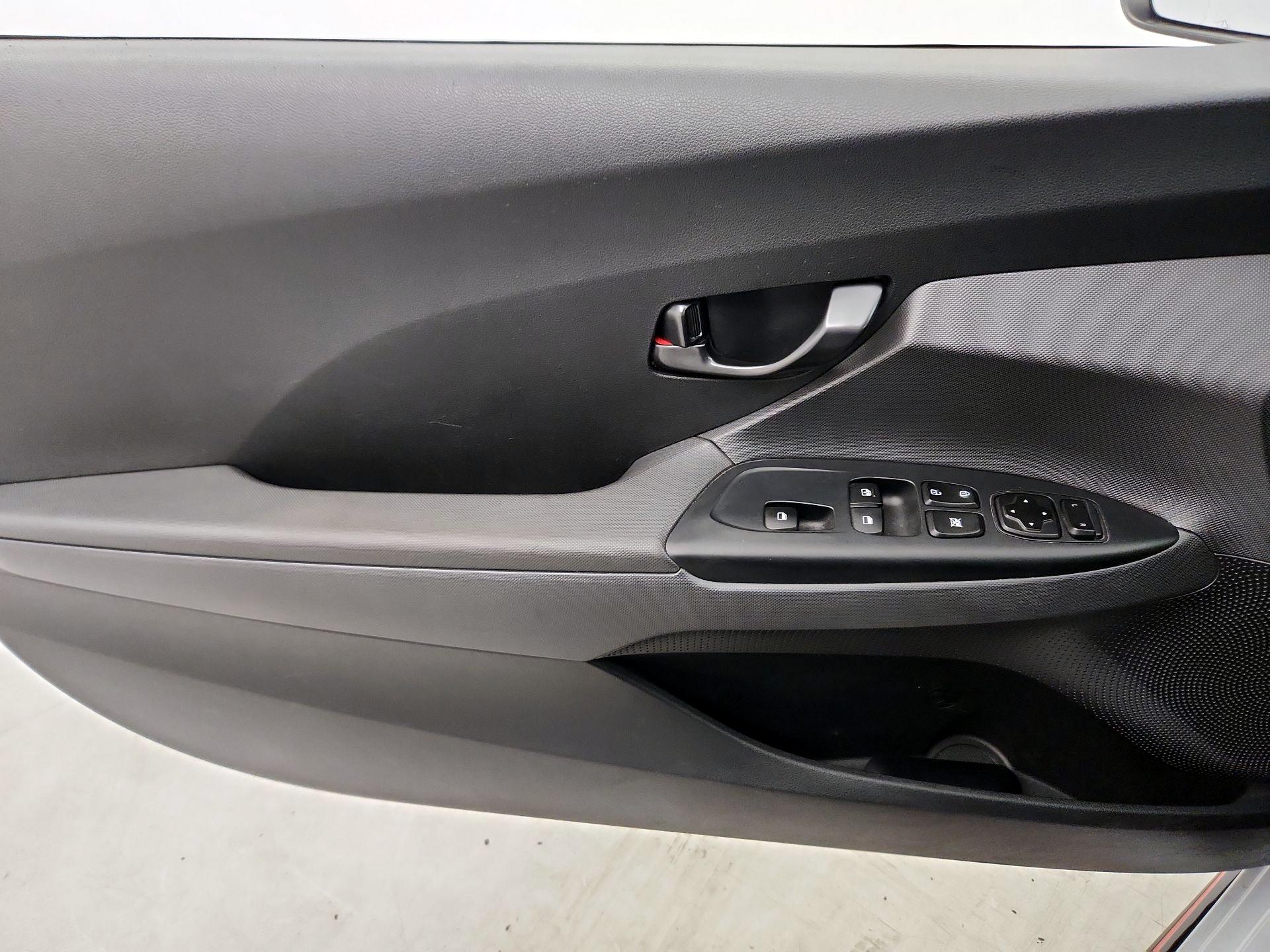 Thumbnail: 2021 Hyundai Veloster - 12