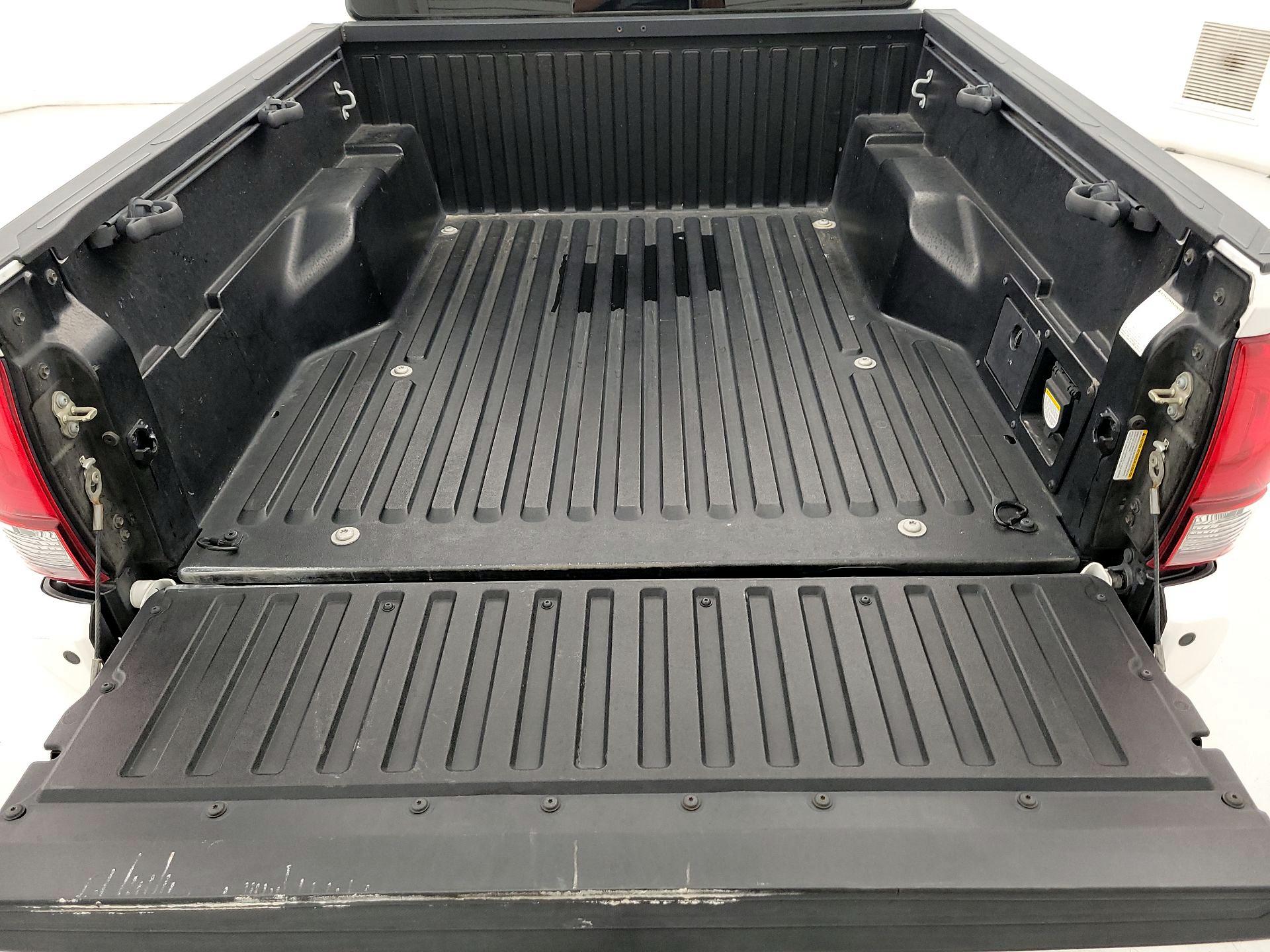 Thumbnail: 2019 Toyota Tacoma - 20