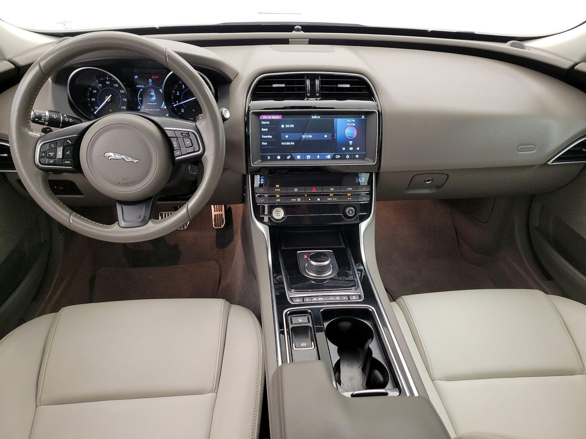 Thumbnail: 2019 Jaguar XE - 9