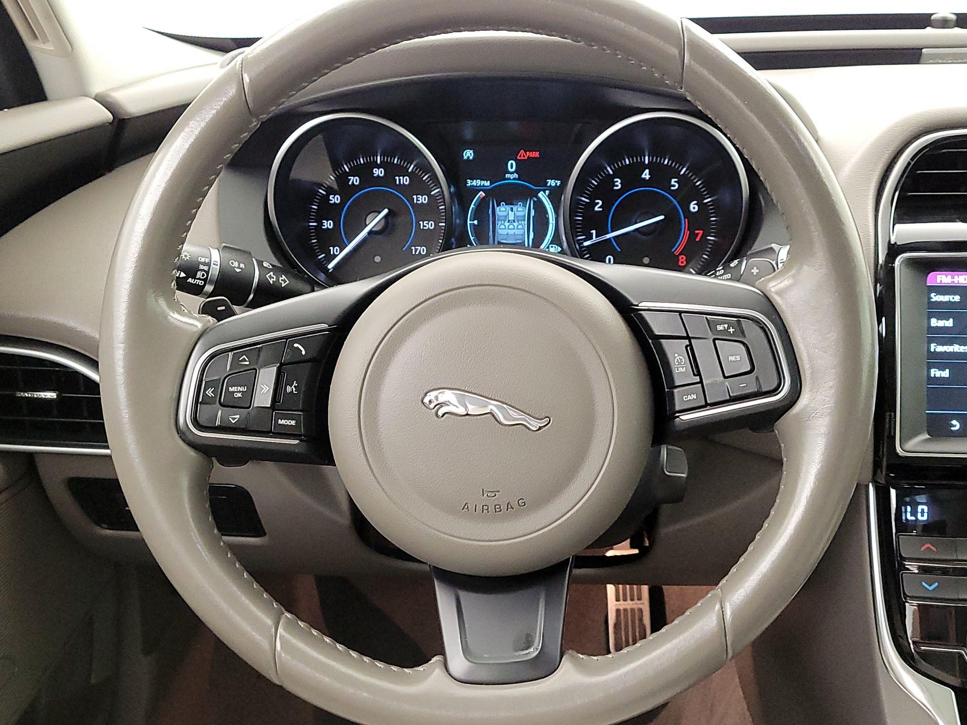 Thumbnail: 2019 Jaguar XE - 10