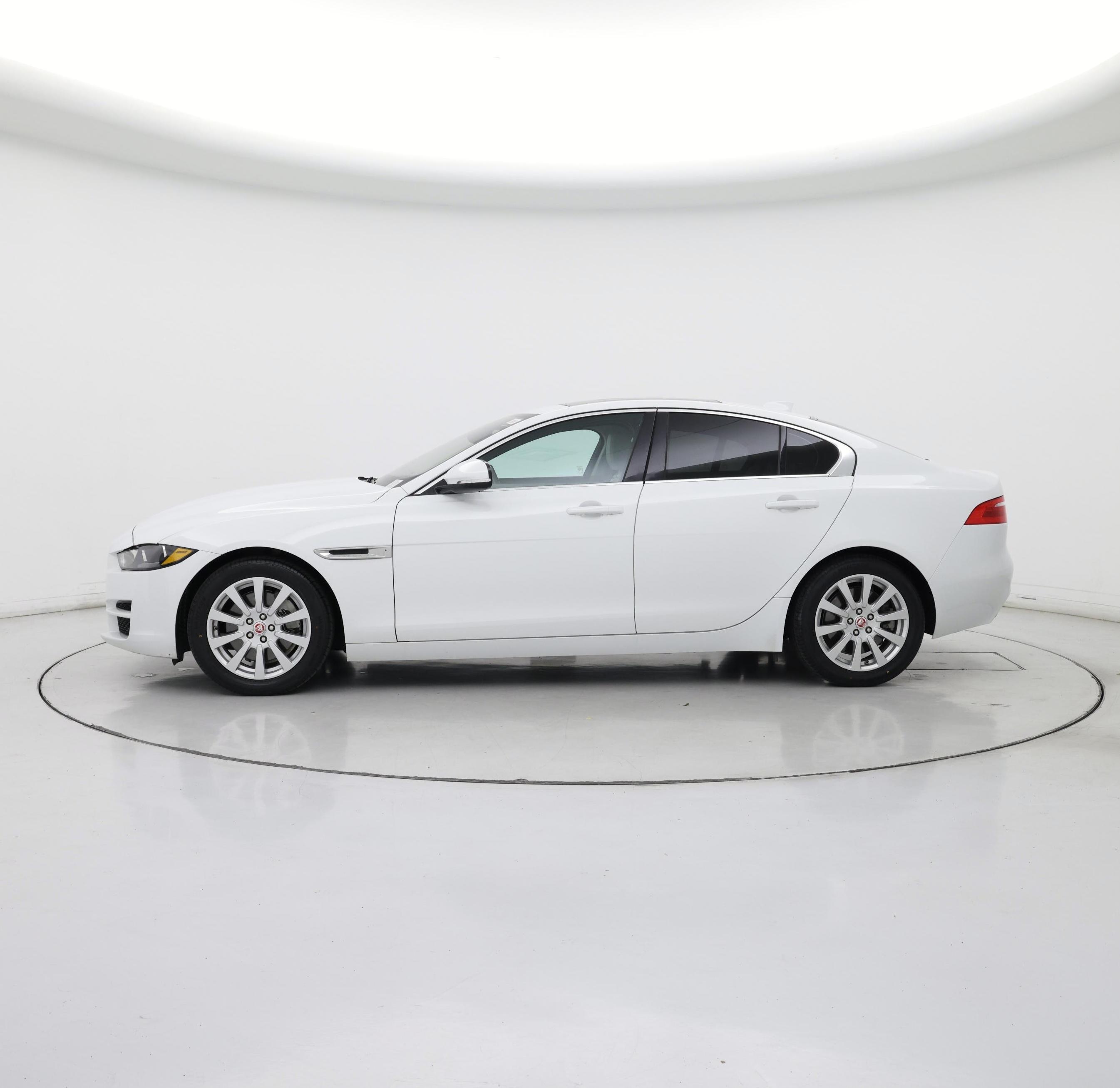 Thumbnail: 2019 Jaguar XE - 3