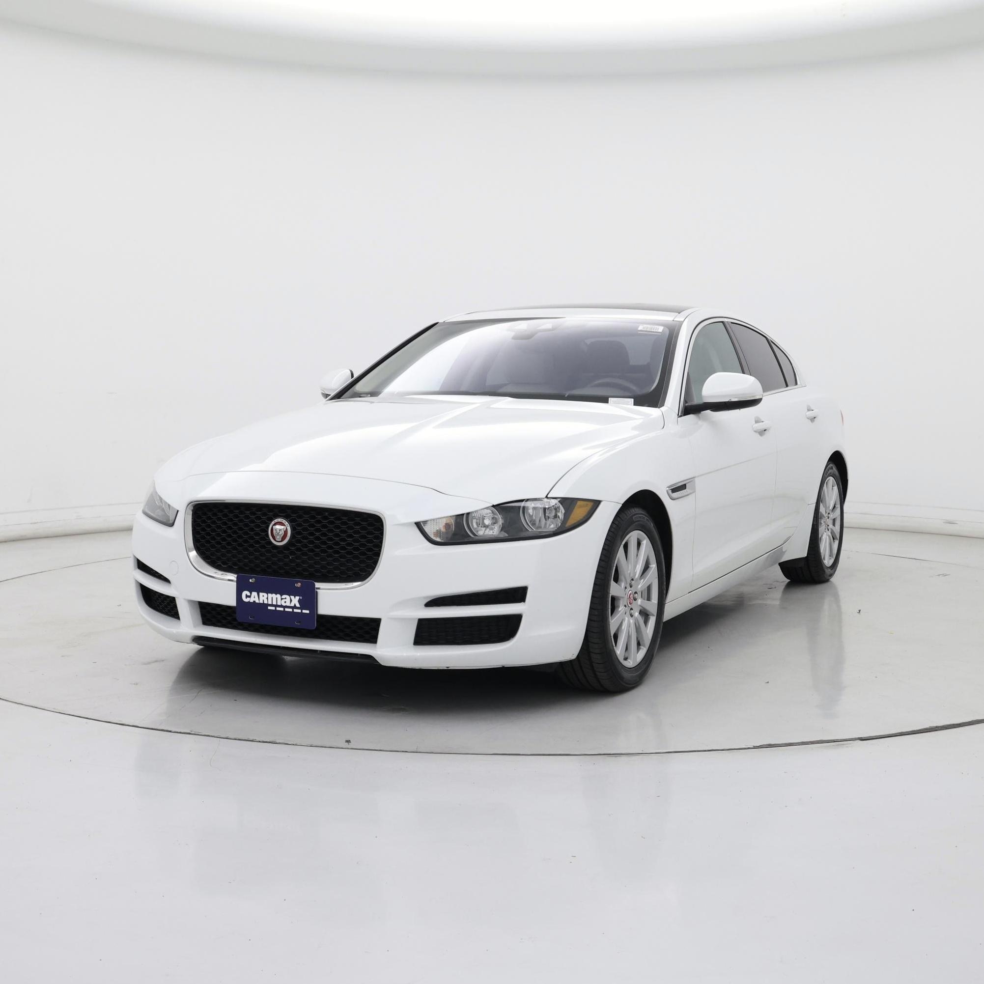 Thumbnail: 2019 Jaguar XE - 4