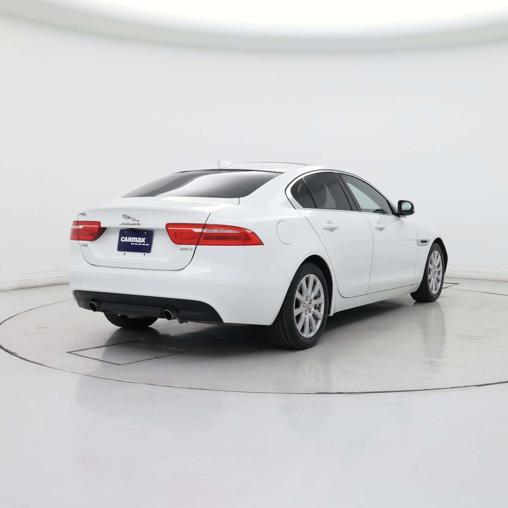 Thumbnail: 2019 Jaguar XE - 8